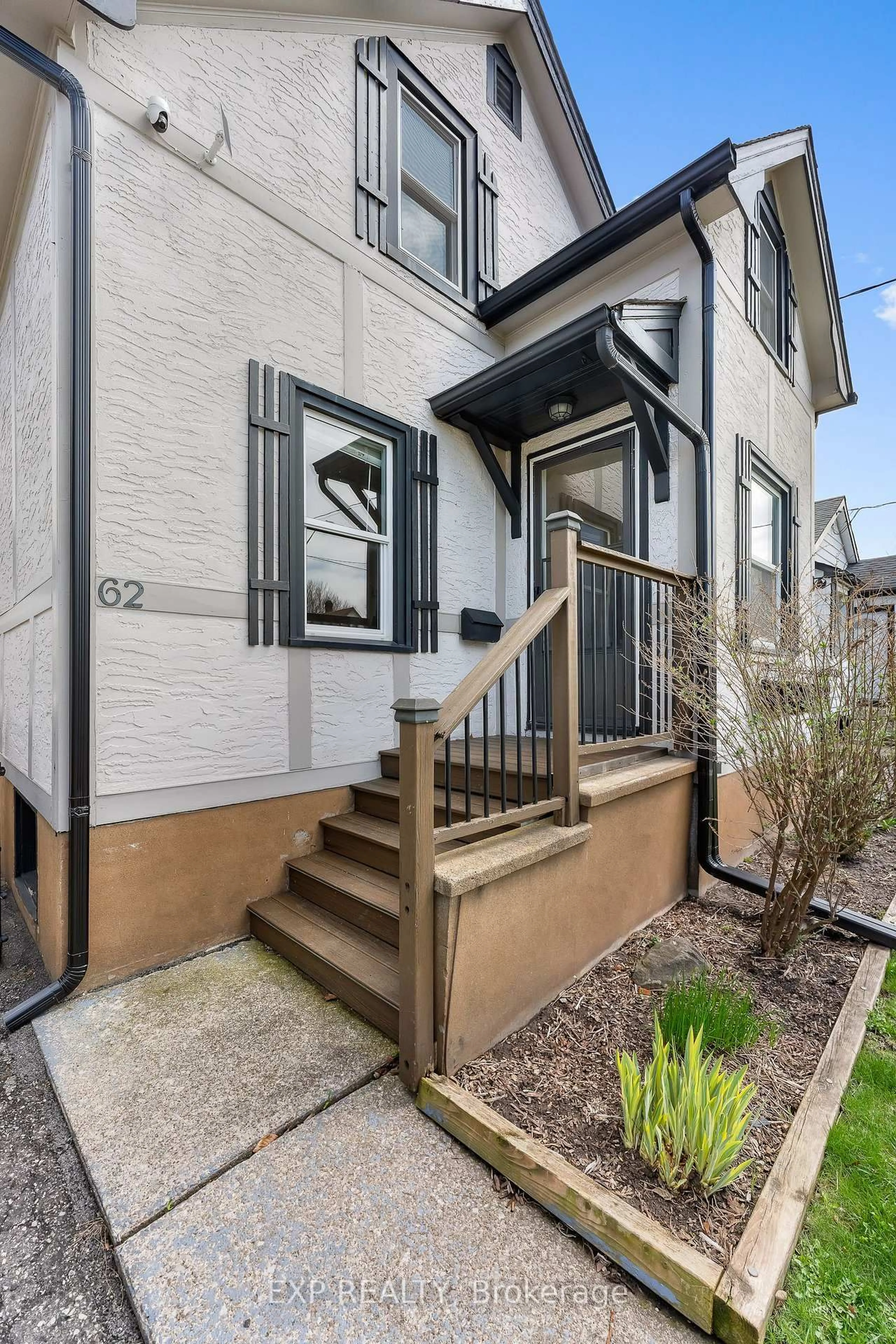 Unknown for 62 Rolls Ave, St. Catharines Ontario L2N 1W1