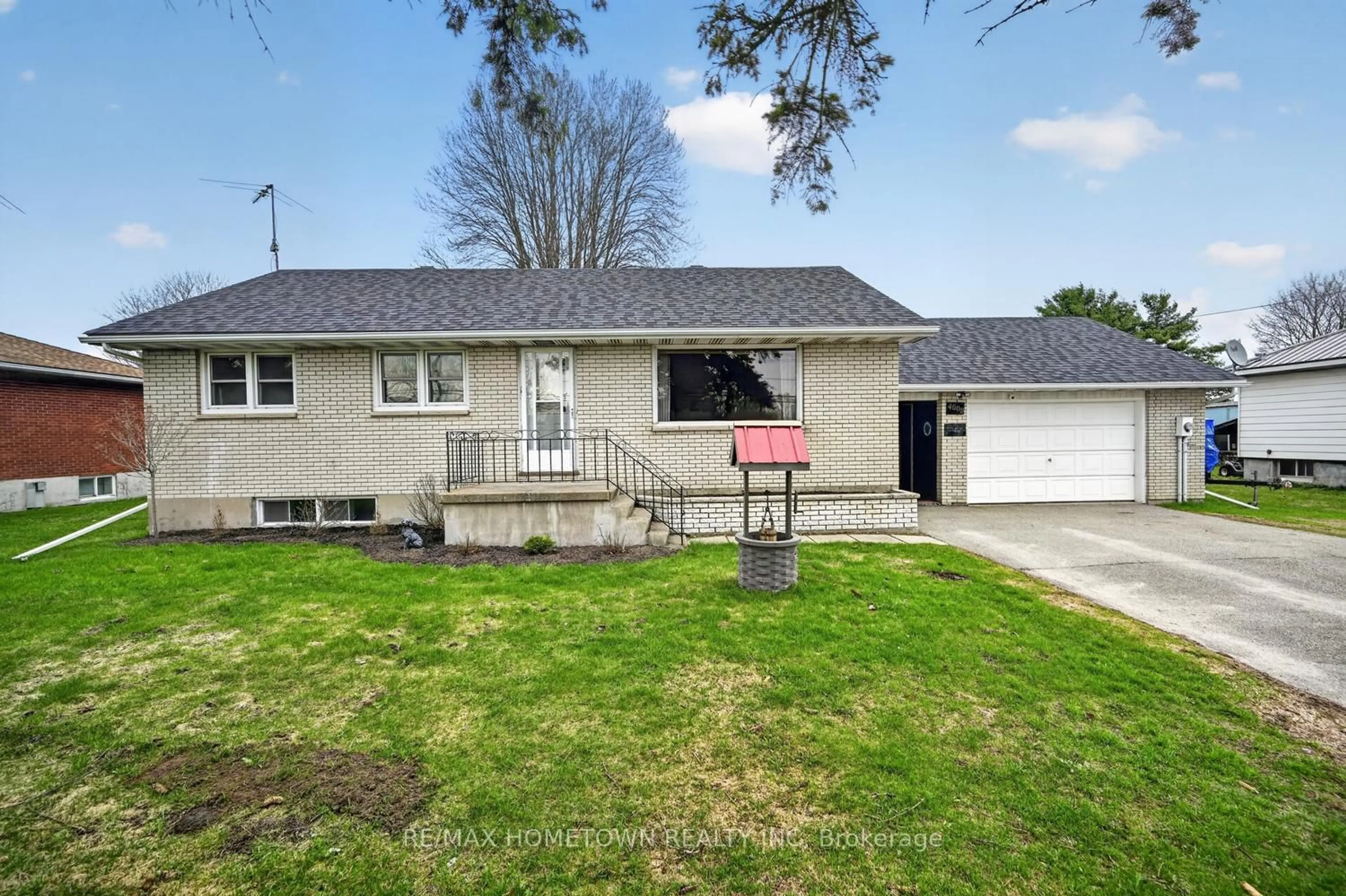 Home with vinyl exterior material, street for 4009 County Road 29 Rd, Elizabethtown-Kitley Ontario K6V 5T4