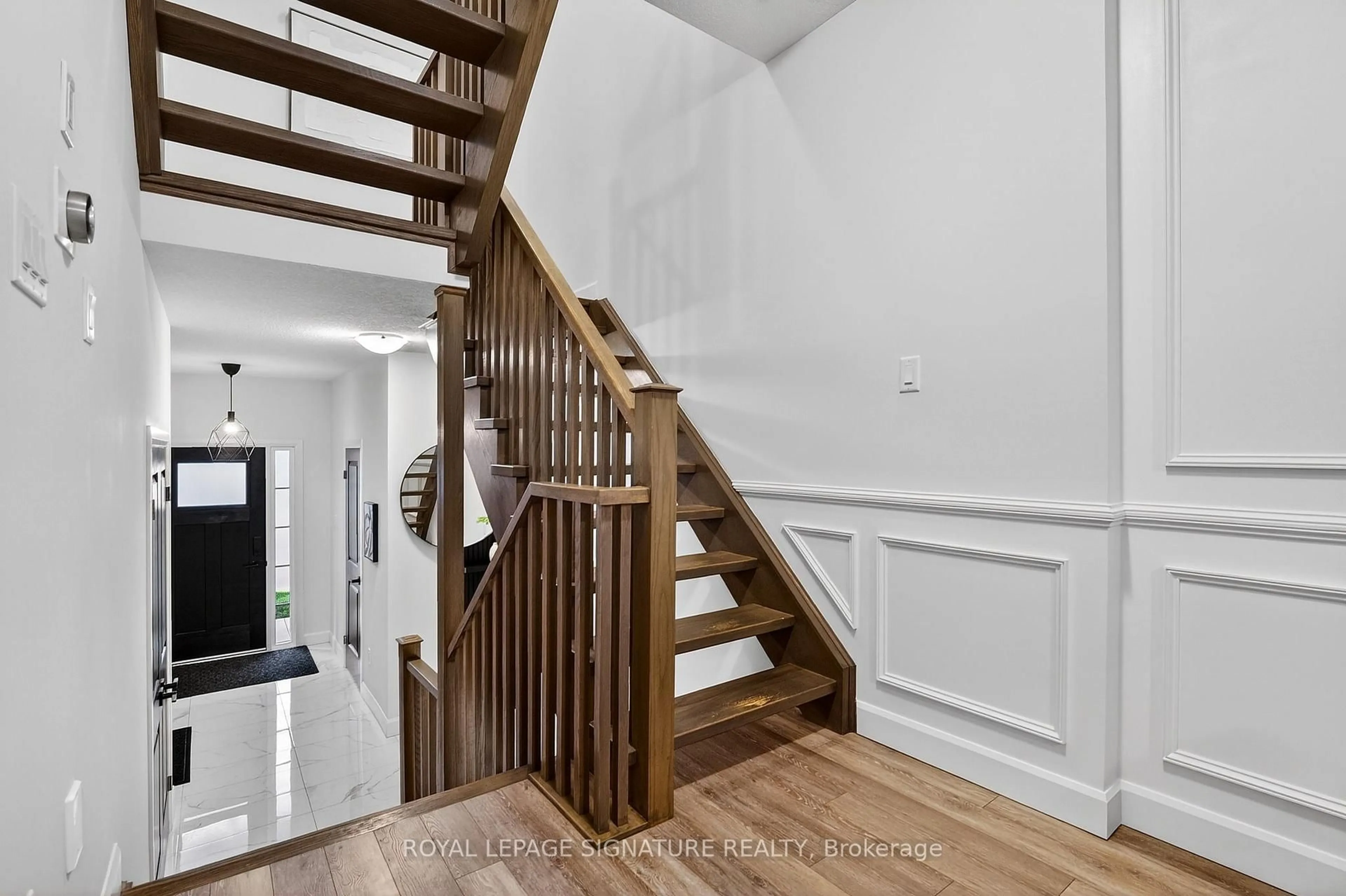 Stairs for 24 CYCLONE Way, Fort Erie Ontario L0S 1B0