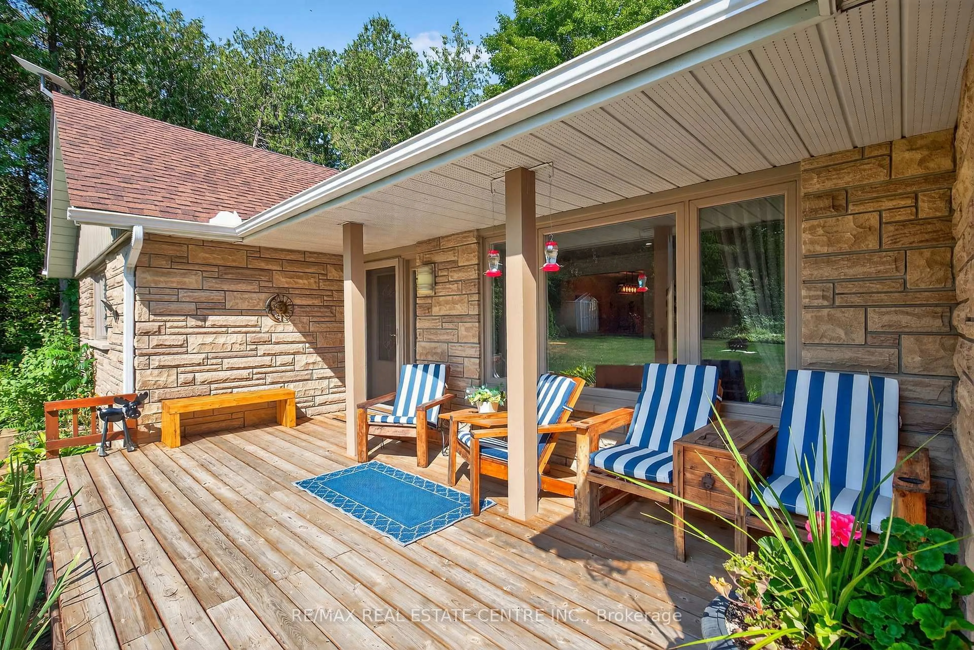 Patio, unknown for 16 Cedar Lane #Rd, Mono Ontario L9W 6C8