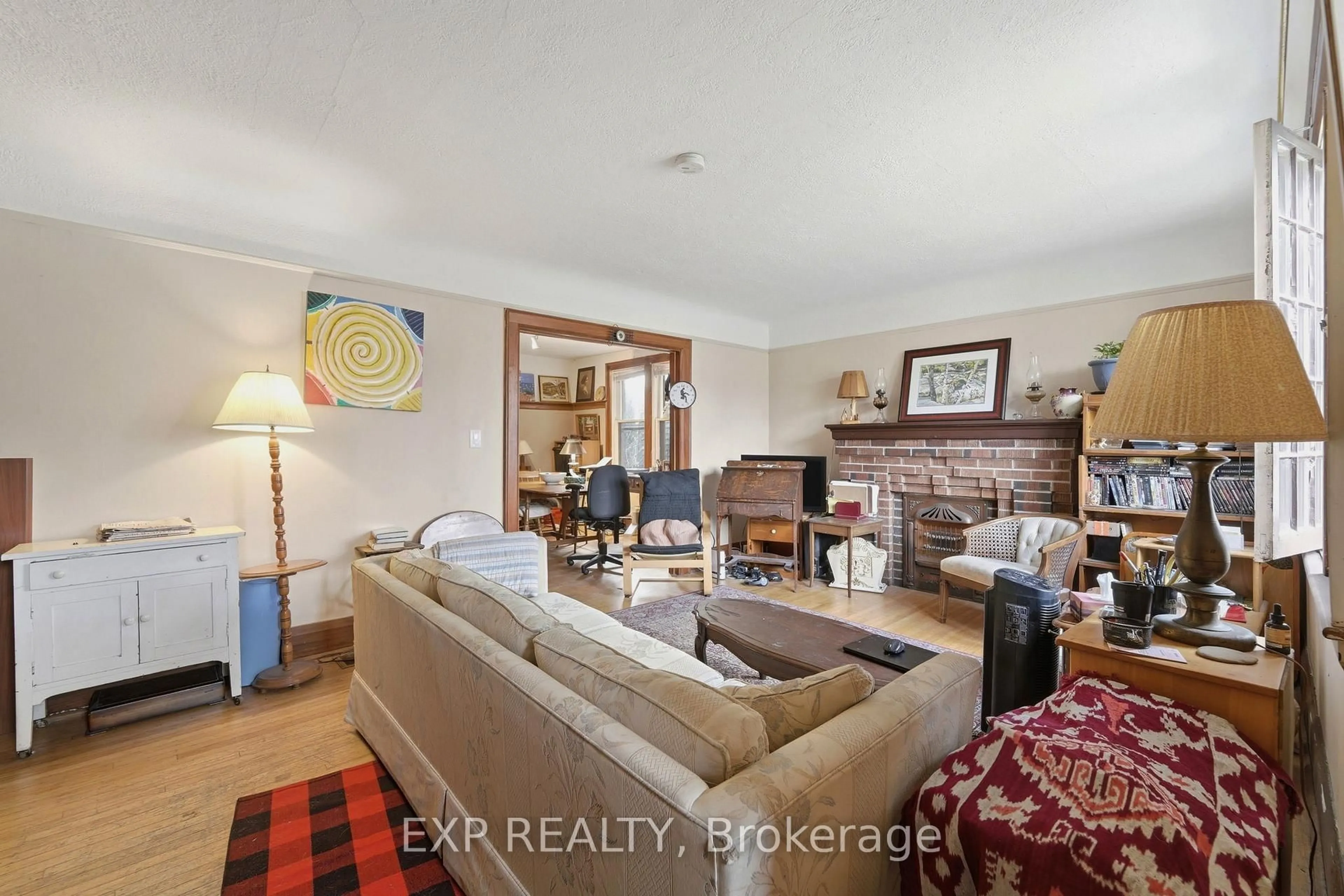 Living room with furniture, unknown for 509 Aberdeen Ave, Hamilton Ontario L8P 2S6