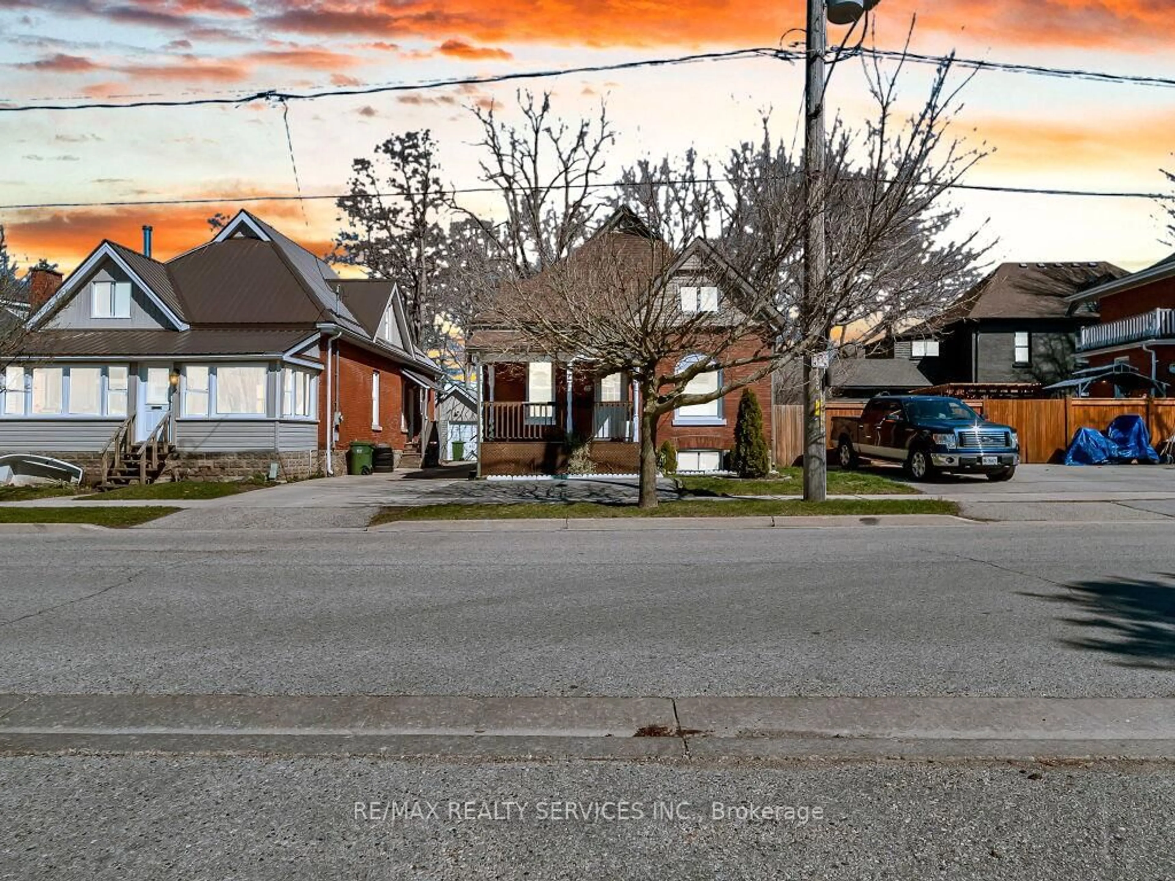 A pic from outside/outdoor area/front of a property/back of a property/a pic from drone, street for 65 MOORE St, St. Thomas Ontario N5R 3W4