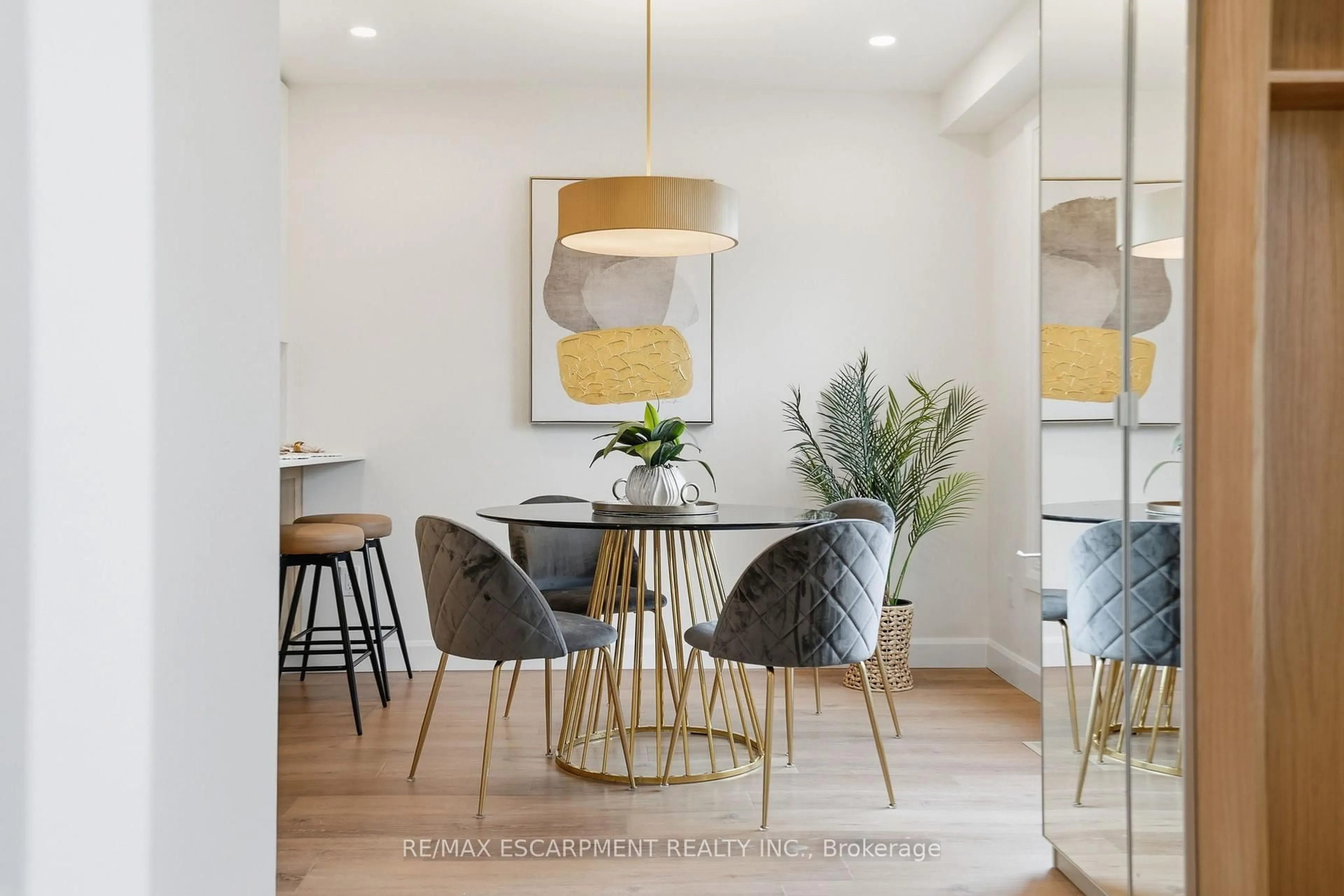 Dining room, unknown for 8 Chudleigh St, Hamilton Ontario L9H 7E4