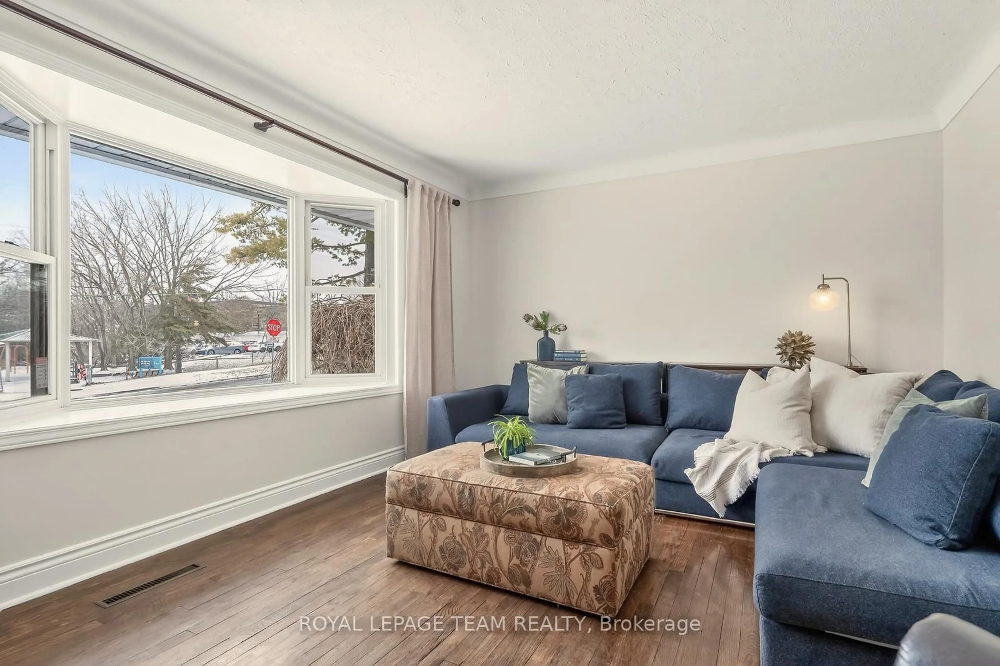 Living room with furniture, wood/laminate floor for 1314 RANDALL Ave, Ottawa Ontario K1H 7R1