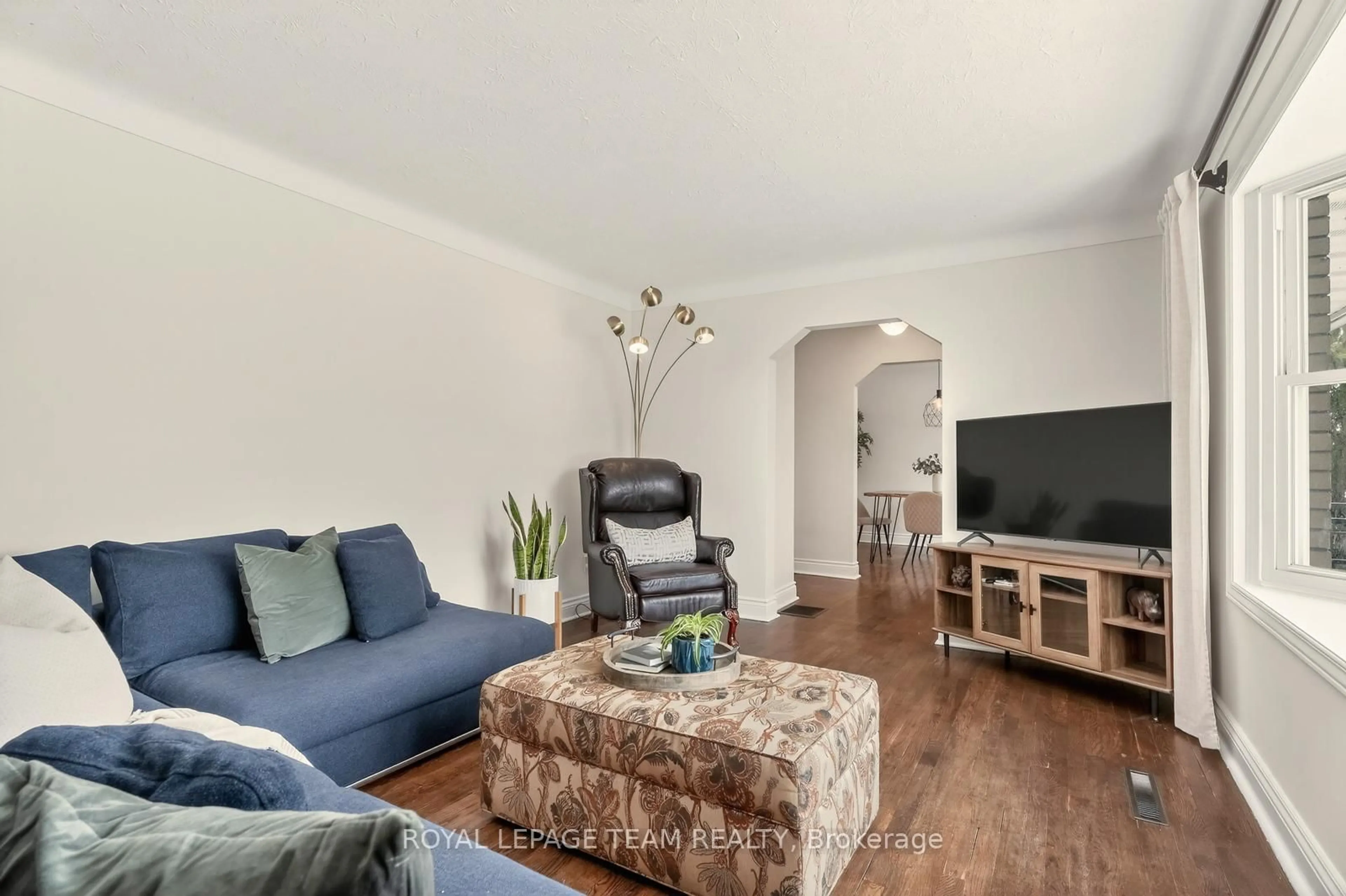 Living room with furniture, wood/laminate floor for 1314 RANDALL Ave, Ottawa Ontario K1H 7R1