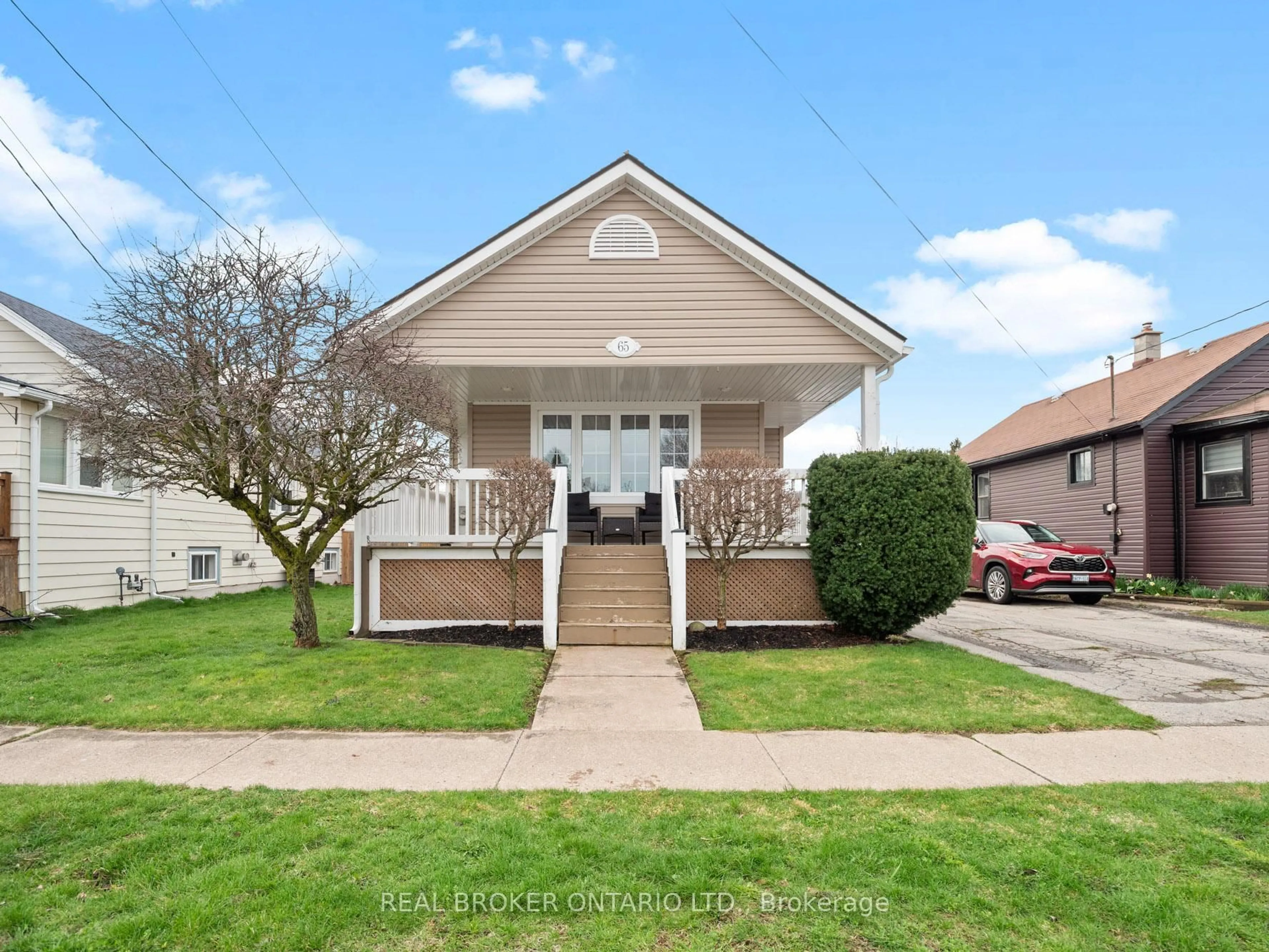 Home with vinyl exterior material, street for 65 Christmas St, Port Colborne Ontario L3K 1M4