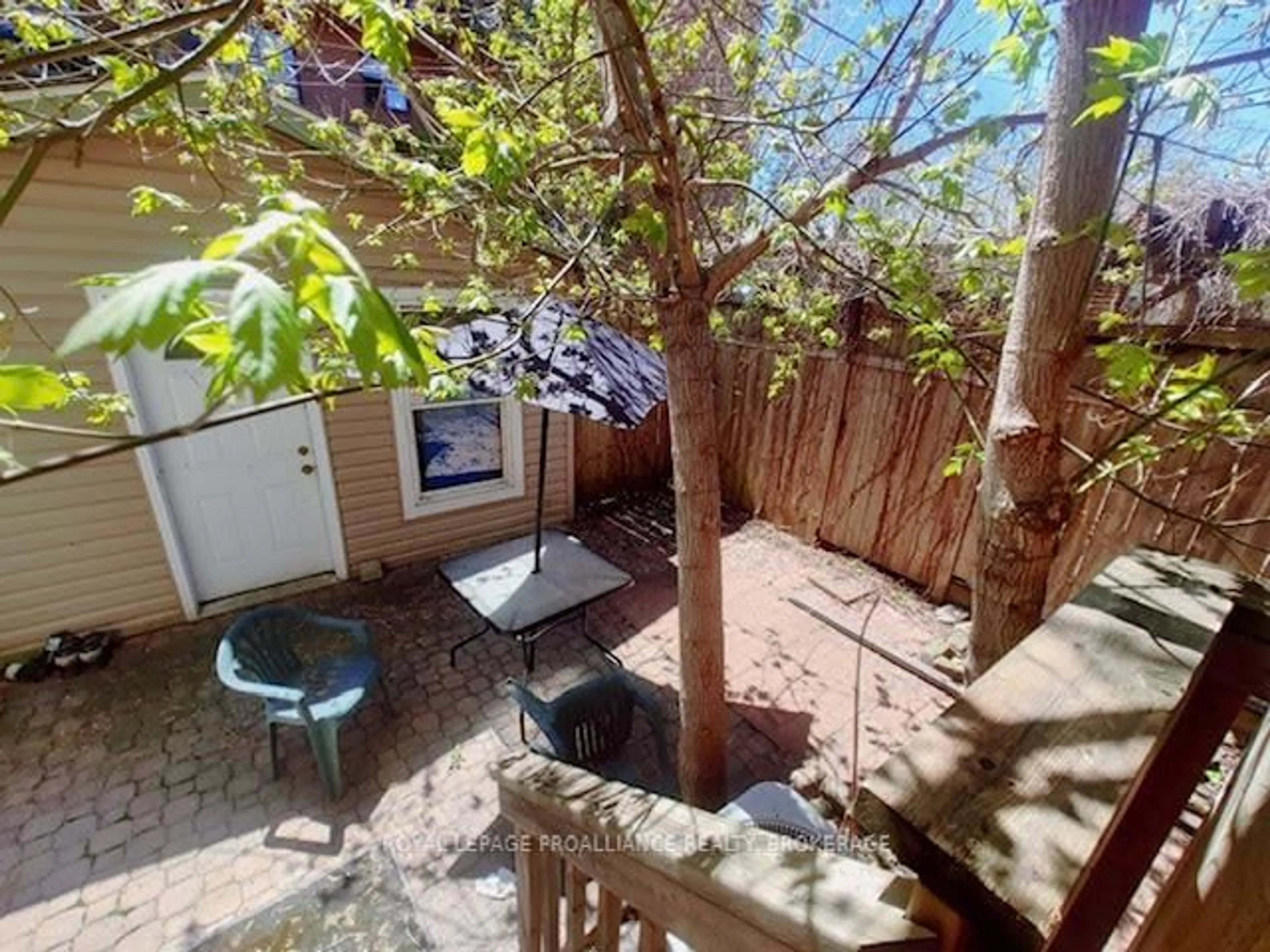 A pic from outside/outdoor area/front of a property/back of a property/a pic from drone, street for 40 Ordnance St, Kingston Ontario K7K 1G4