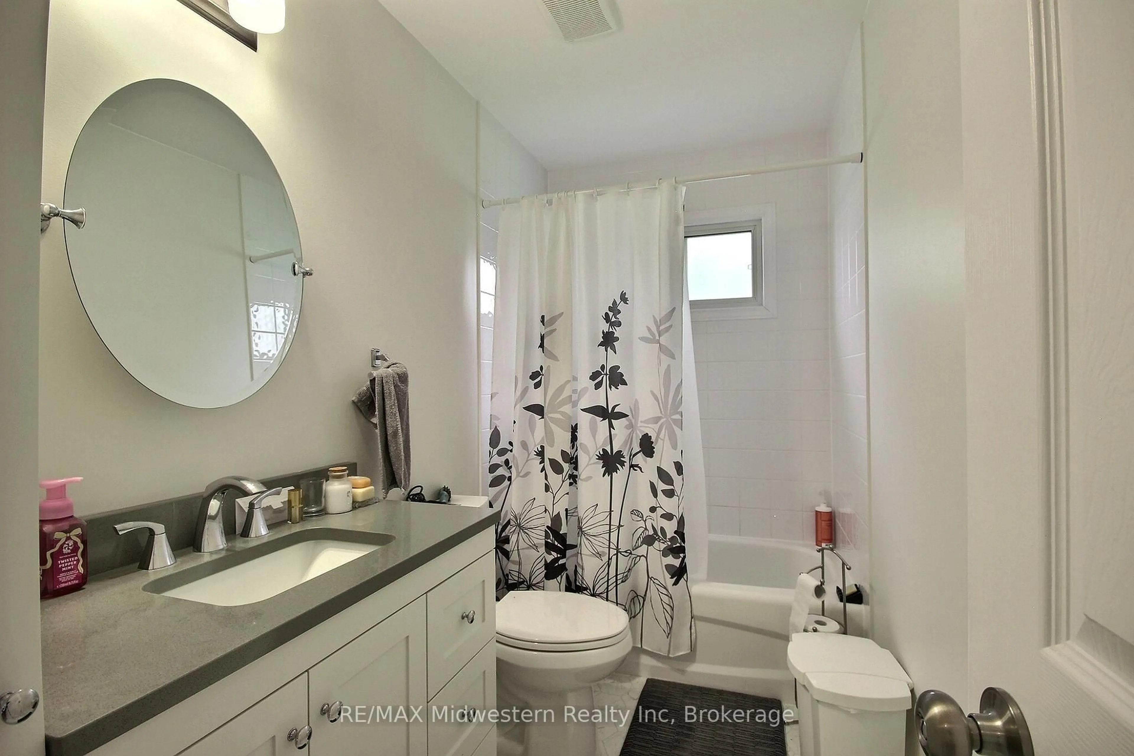 Standard bathroom, ceramic/tile floor for 380 Havelock Ave, North Perth Ontario N4W 3T4