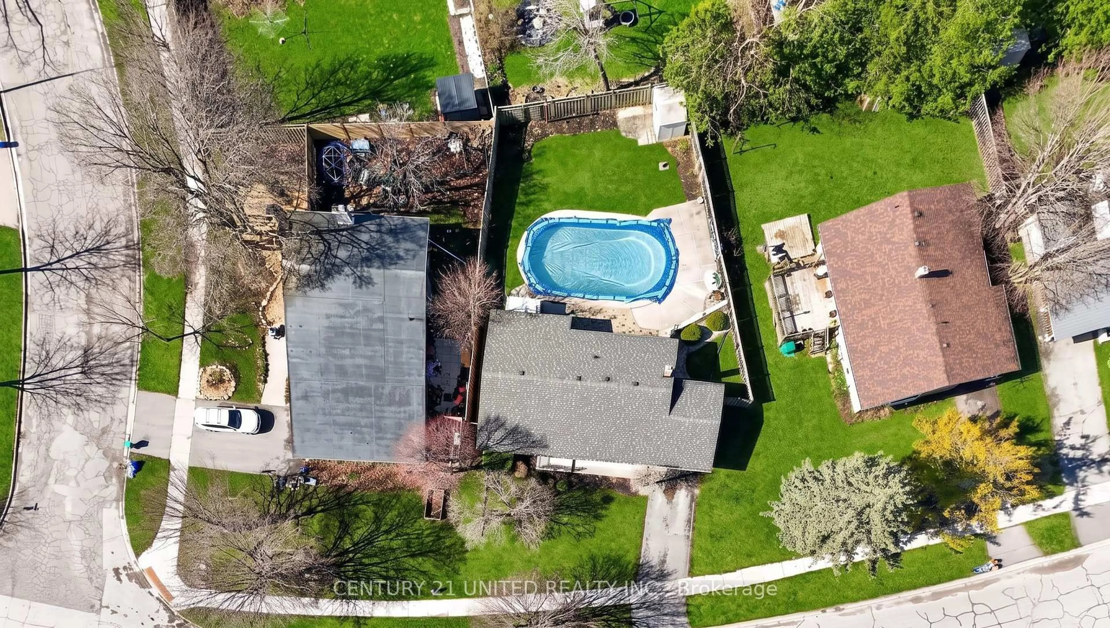 A pic from outside/outdoor area/front of a property/back of a property/a pic from drone, street for 1288 Algonquin Blvd, Peterborough Ontario K9H 6N5