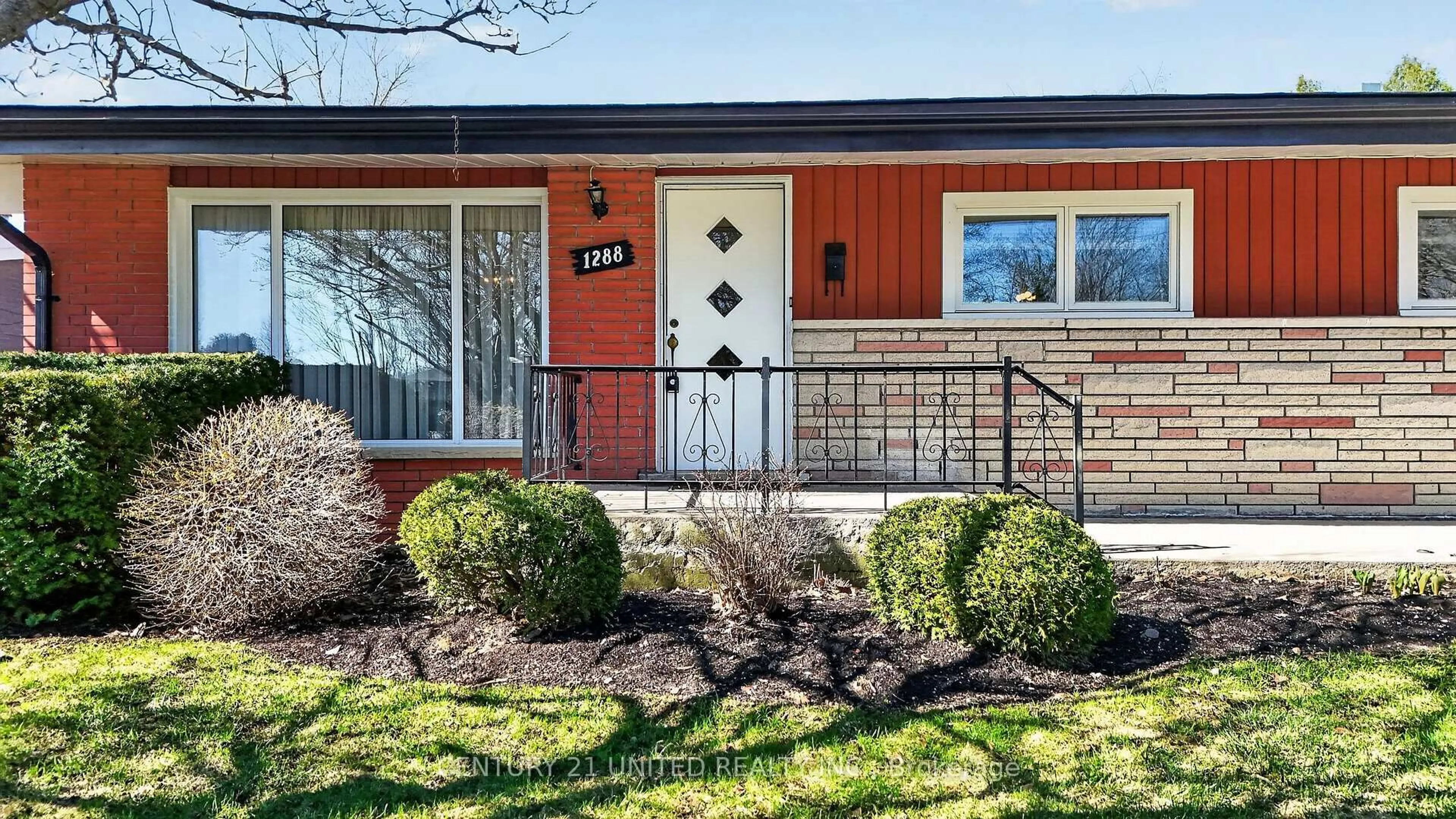 Home with brick exterior material, street for 1288 Algonquin Blvd, Peterborough Ontario K9H 6N5