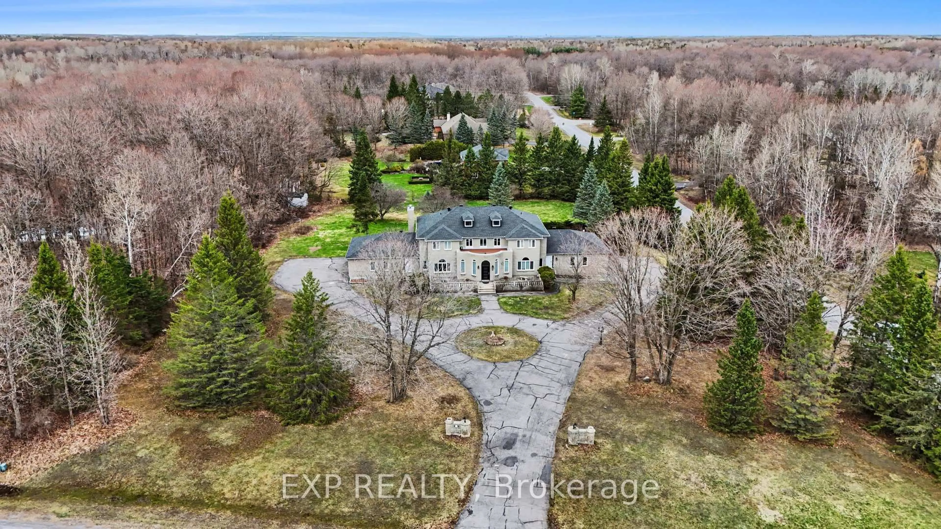 A pic from outside/outdoor area/front of a property/back of a property/a pic from drone, unknown for 5749 Knights Dr, Ottawa Ontario K4M 1K2