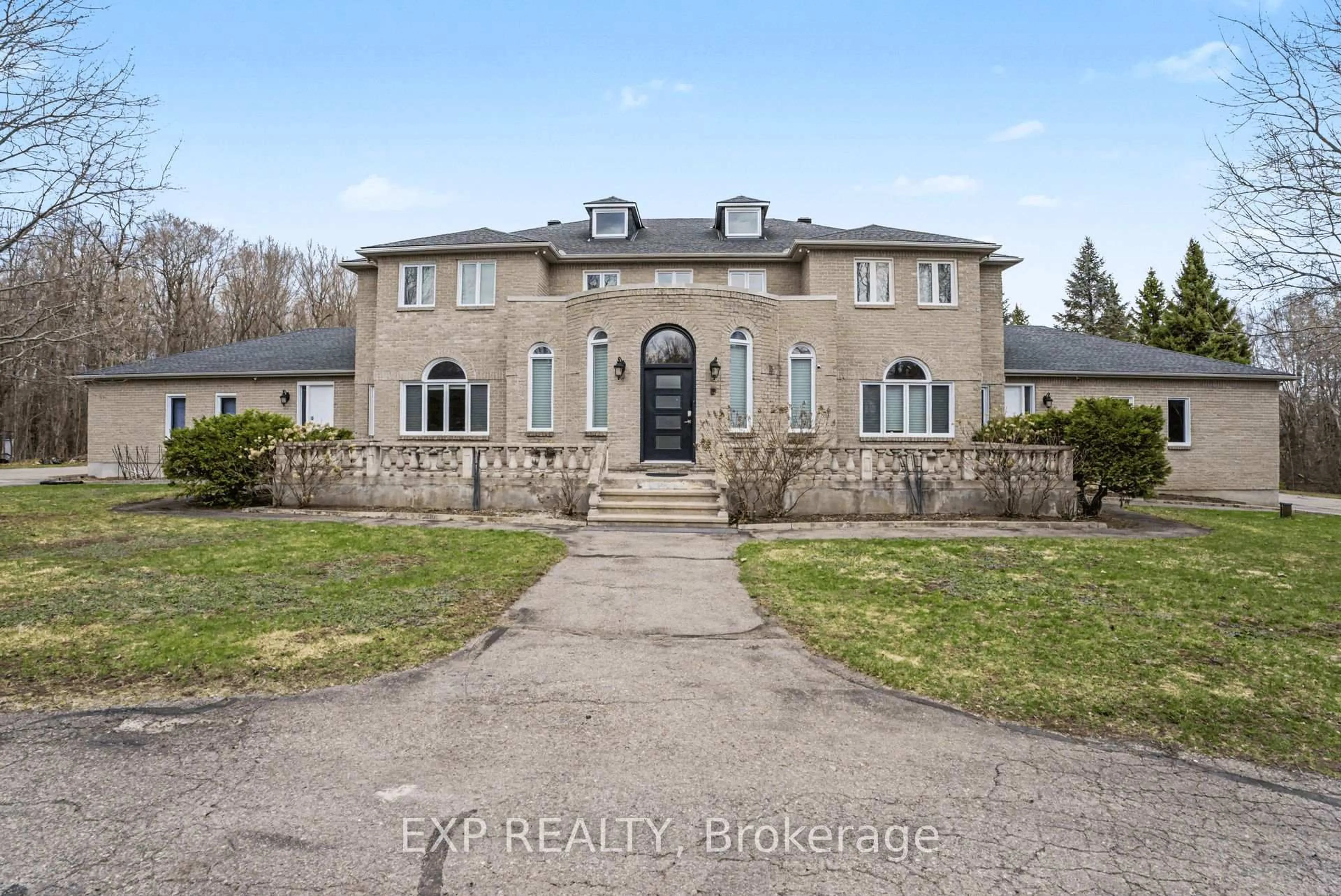 A pic from outside/outdoor area/front of a property/back of a property/a pic from drone, street for 5749 Knights Dr, Ottawa Ontario K4M 1K2