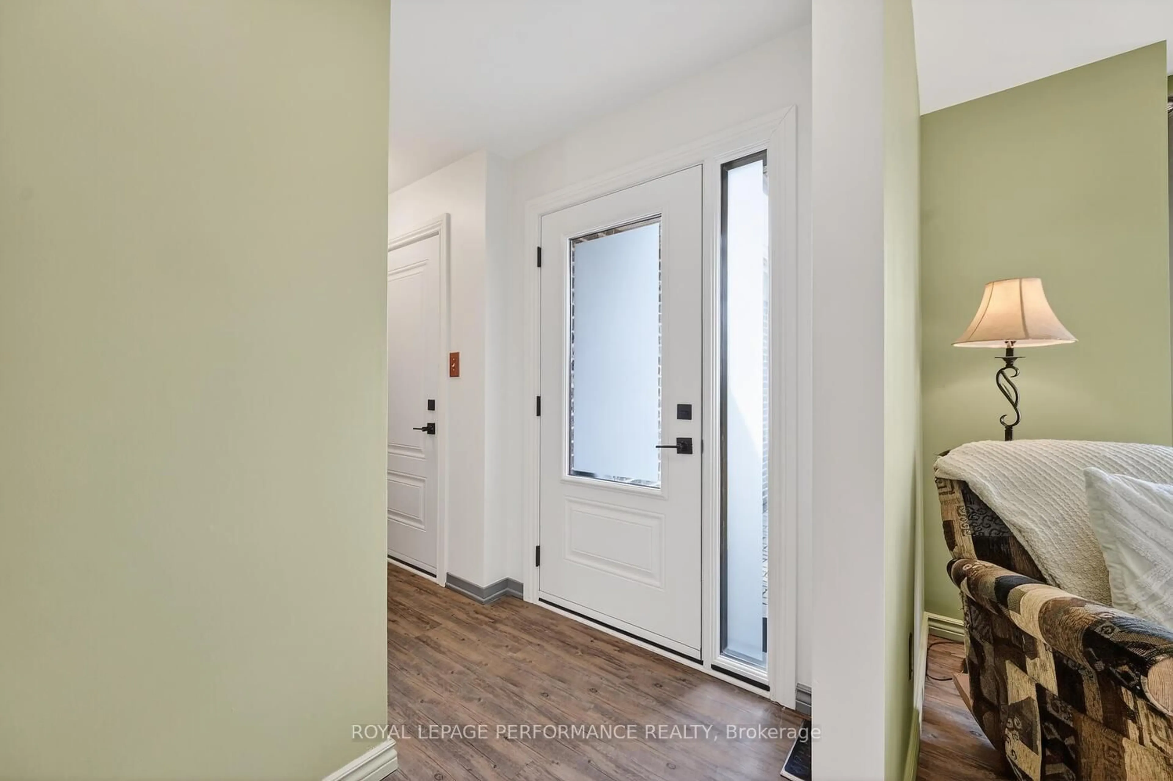 Indoor entryway for 107 Lorne St, Smiths Falls Ontario K7A 3L1