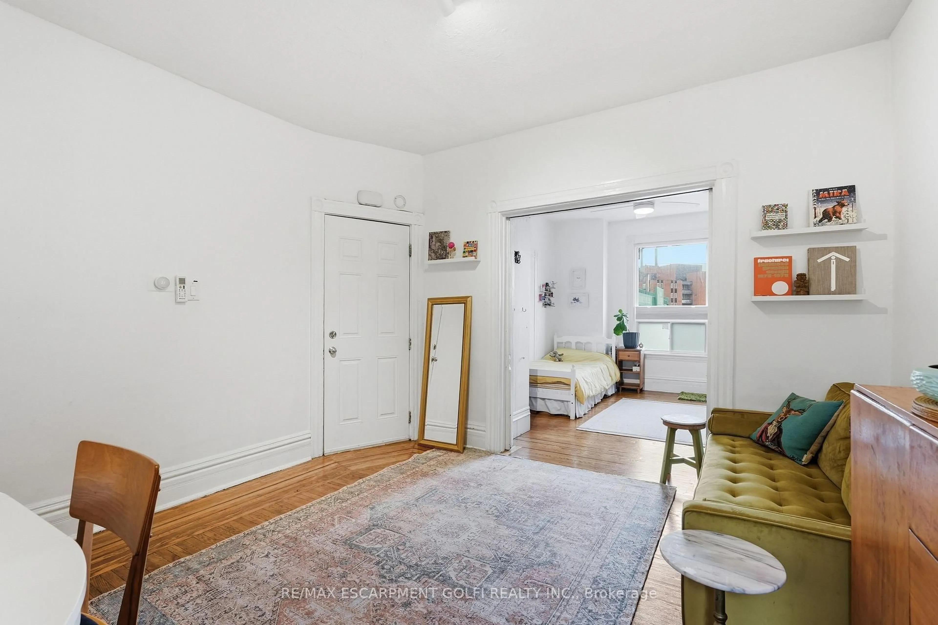 A pic of a room for 309 Mary St, Hamilton Ontario L8L 4W3