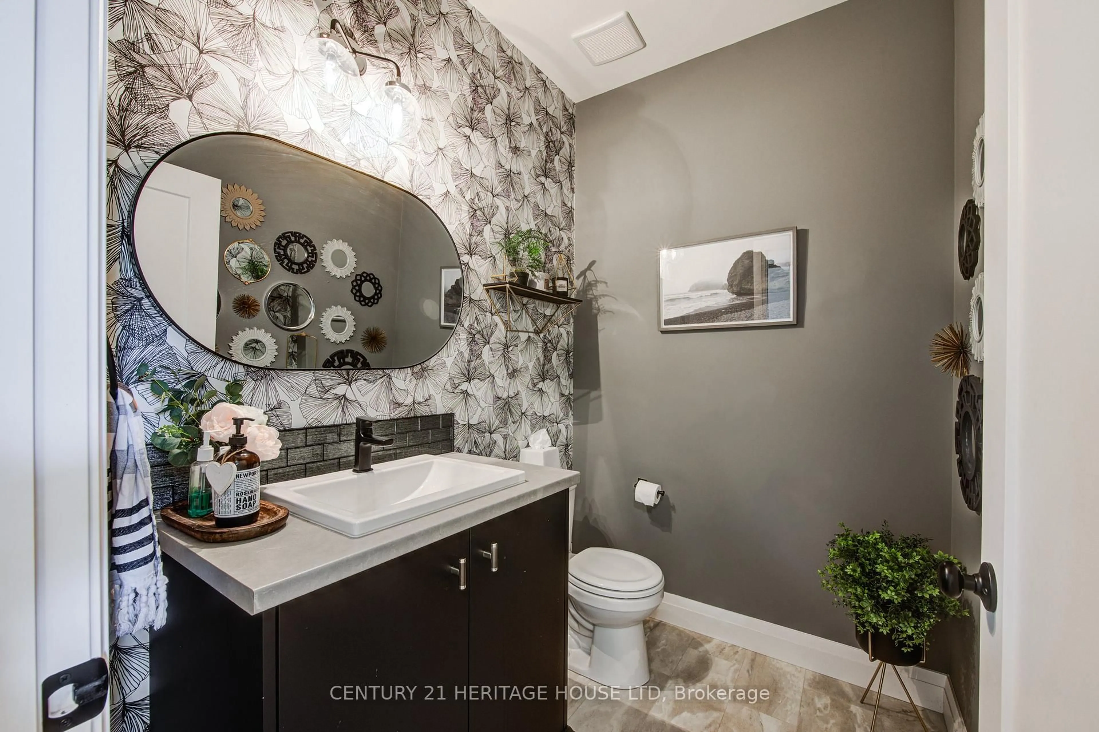 Contemporary bathroom, ceramic/tile floor for 27 Ridgewood Cres, St. Marys Ontario N4X 1E8
