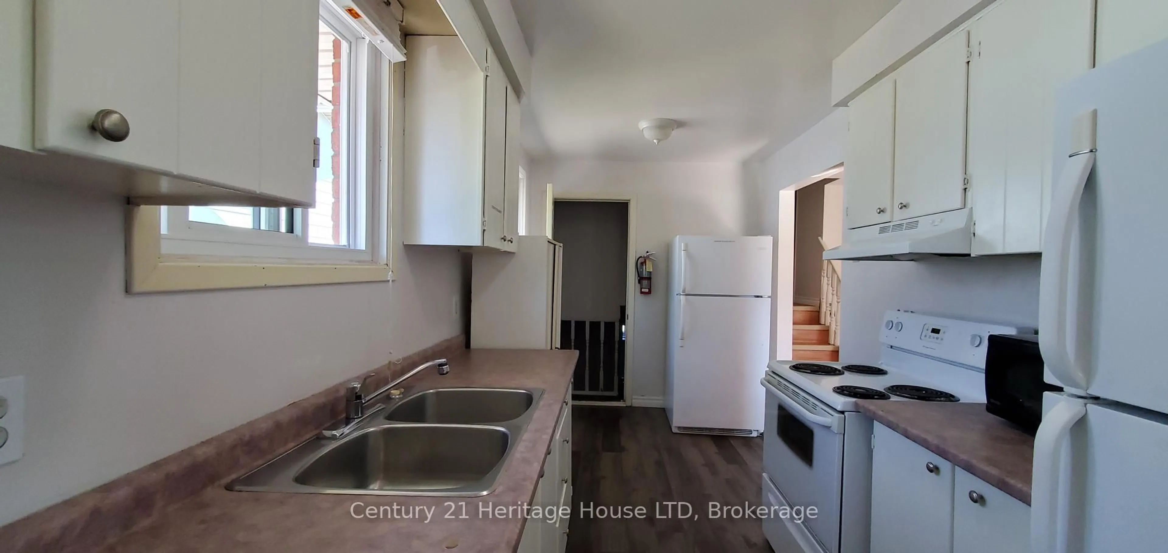 Standard kitchen, unknown for 542 First Ave, Welland Ontario L3C 1Z3