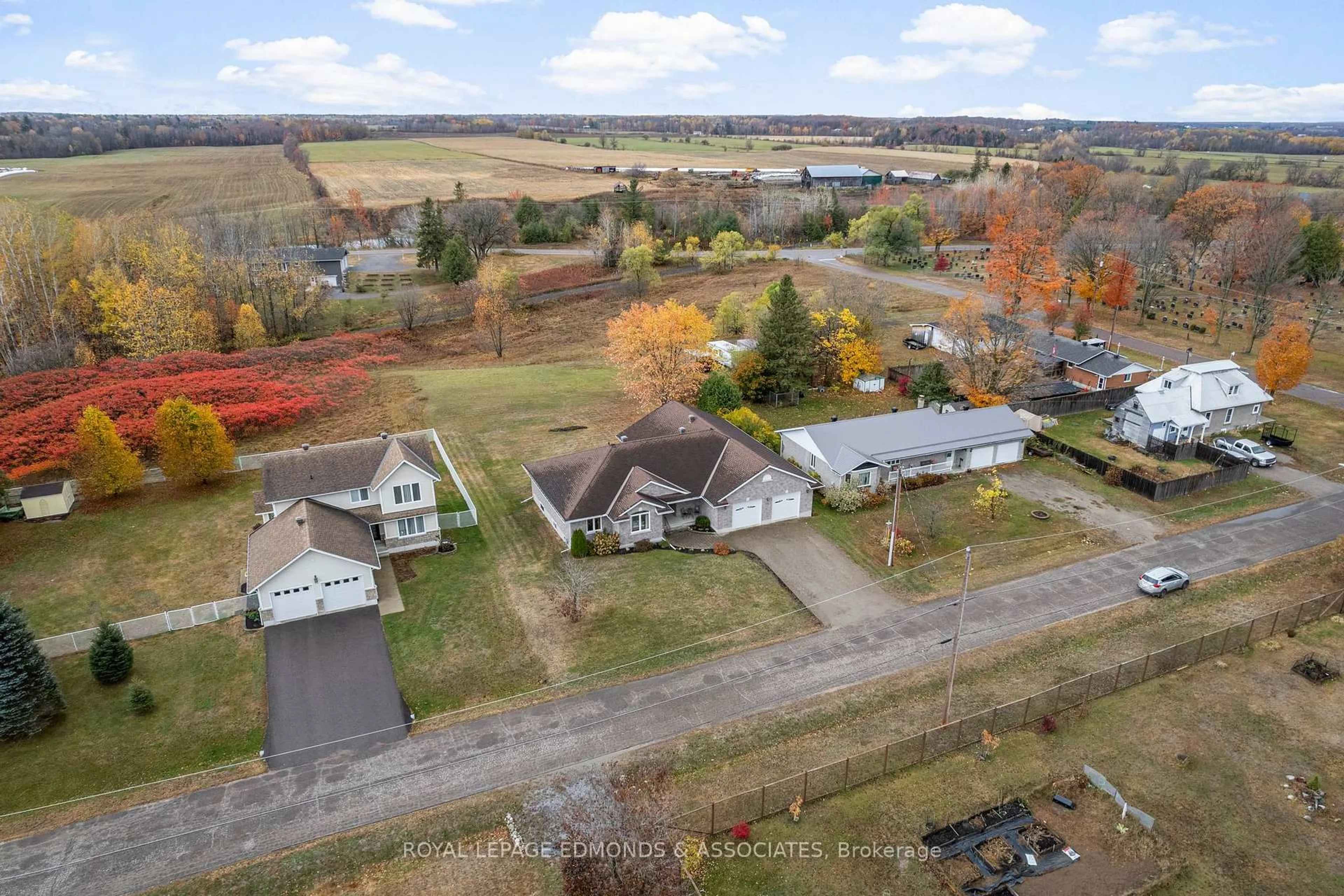 A pic from outside/outdoor area/front of a property/back of a property/a pic from drone, unknown for 17 Minto St, Beachburg Ontario K0J 1C0