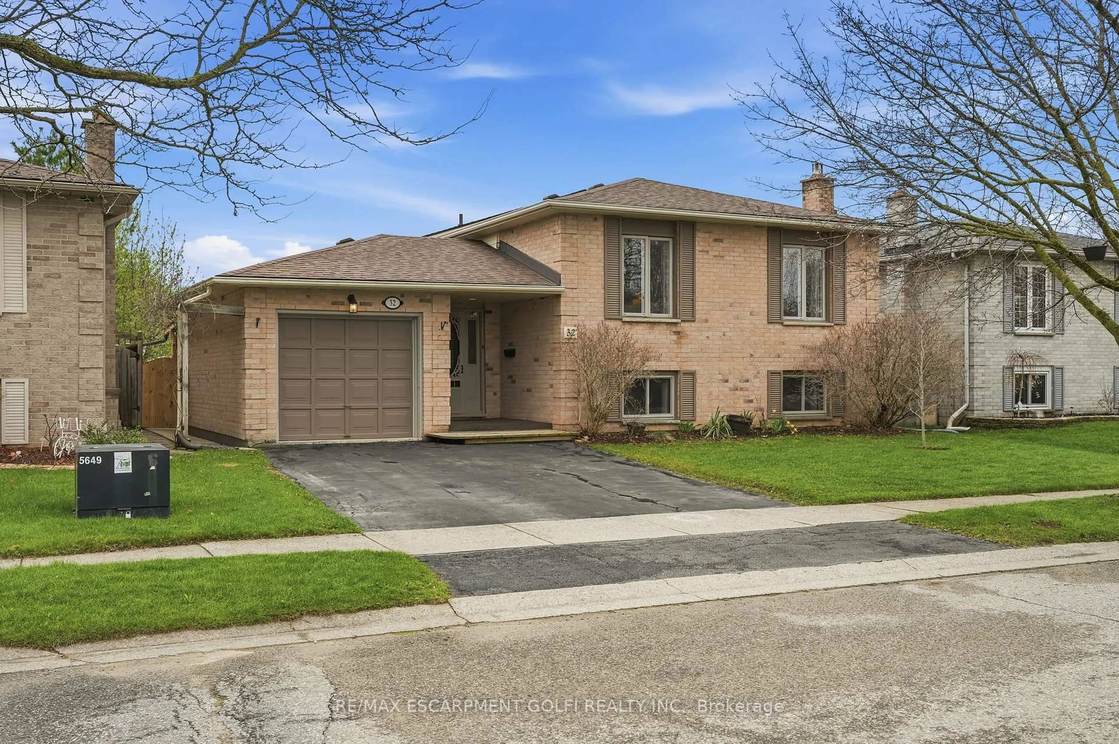 Home with brick exterior material, street for 32 Hobart Cres, Brantford Ontario N3P 1V6