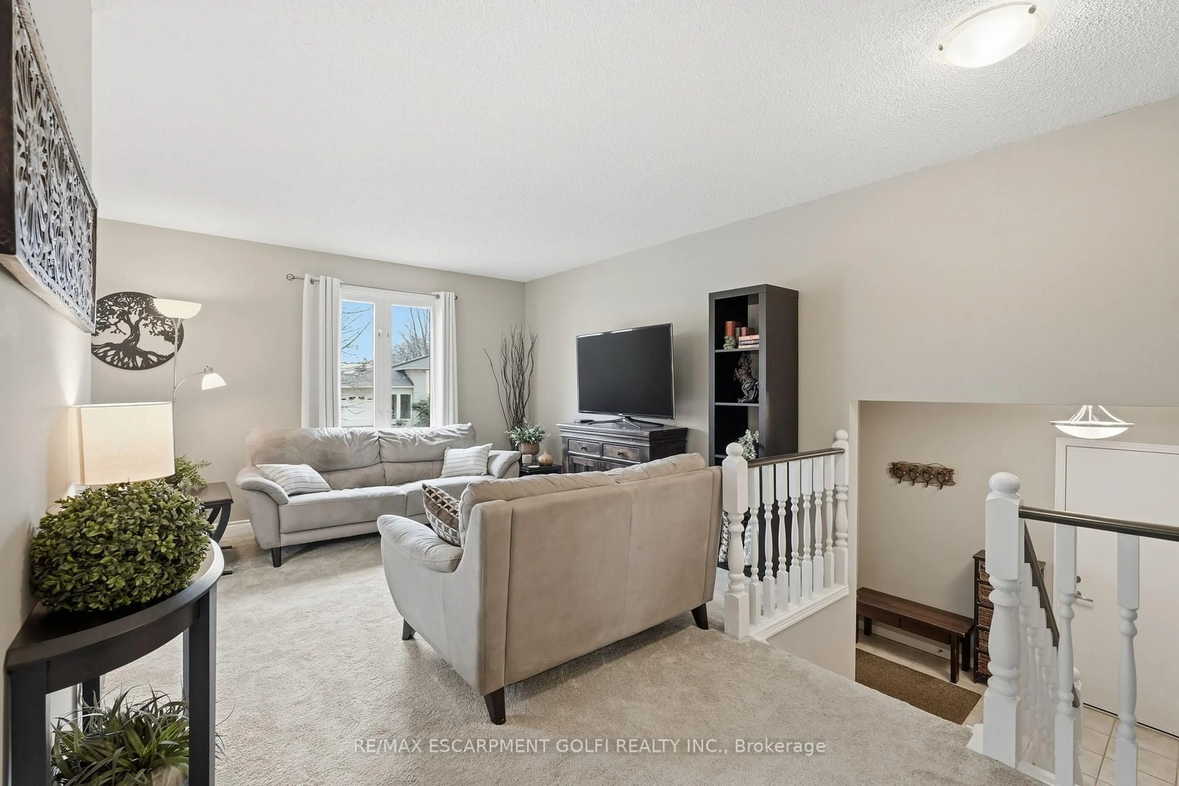 Living room with furniture, unknown for 32 Hobart Cres, Brantford Ontario N3P 1V6