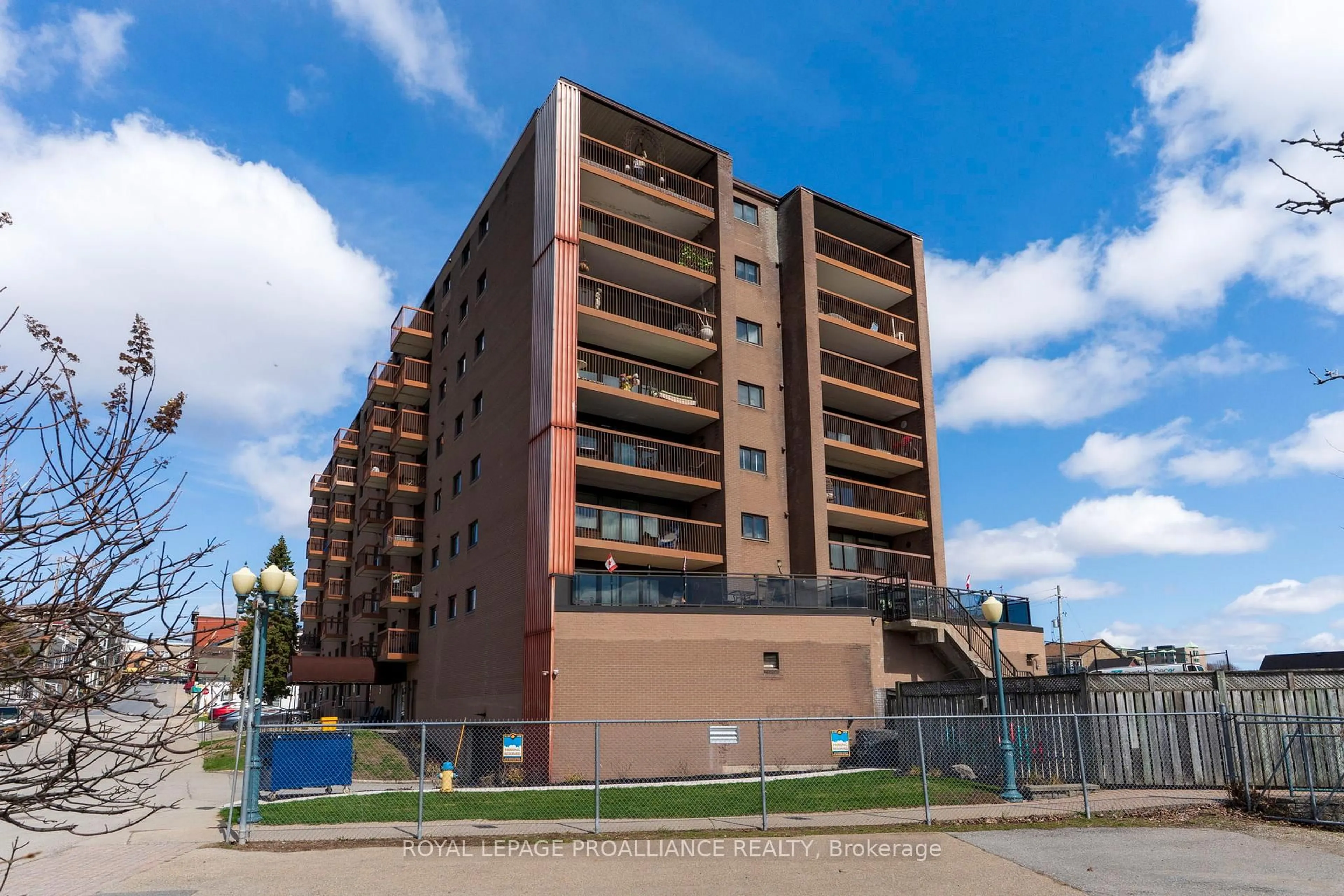 Patio, building for 3 Apple St #410, Brockville Ontario K6V 4X5