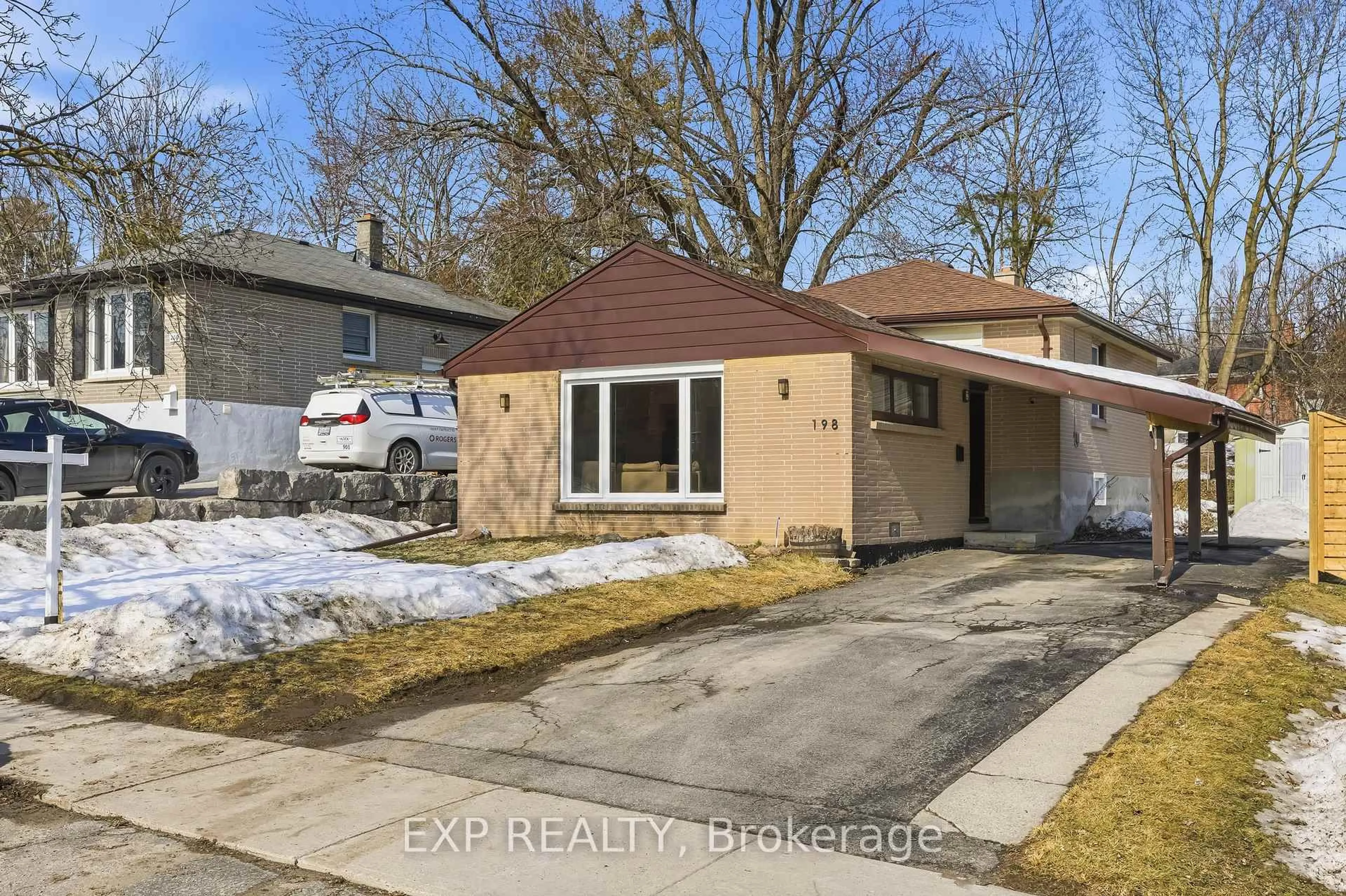 Home with brick exterior material, street for 198 Shelbourne St, Peterborough Ontario K9H 5K4