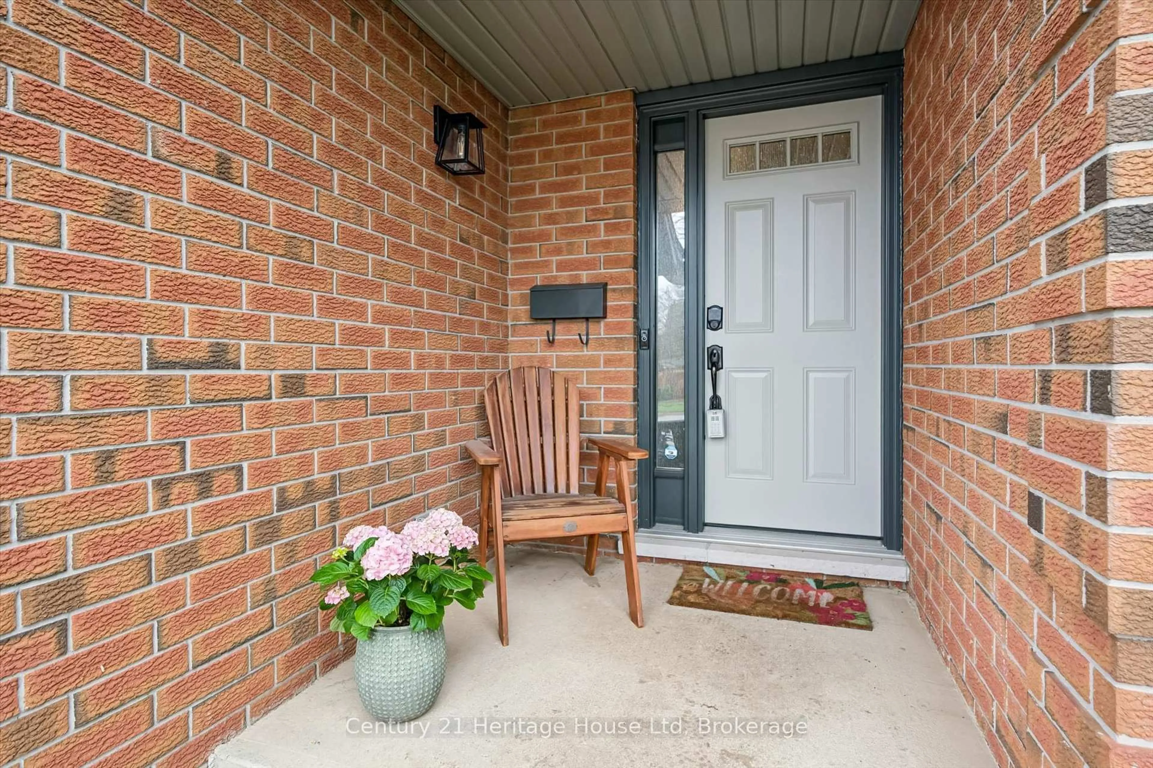 Indoor entryway for 117 Woodborough Rd, Guelph Ontario N1G 3L7