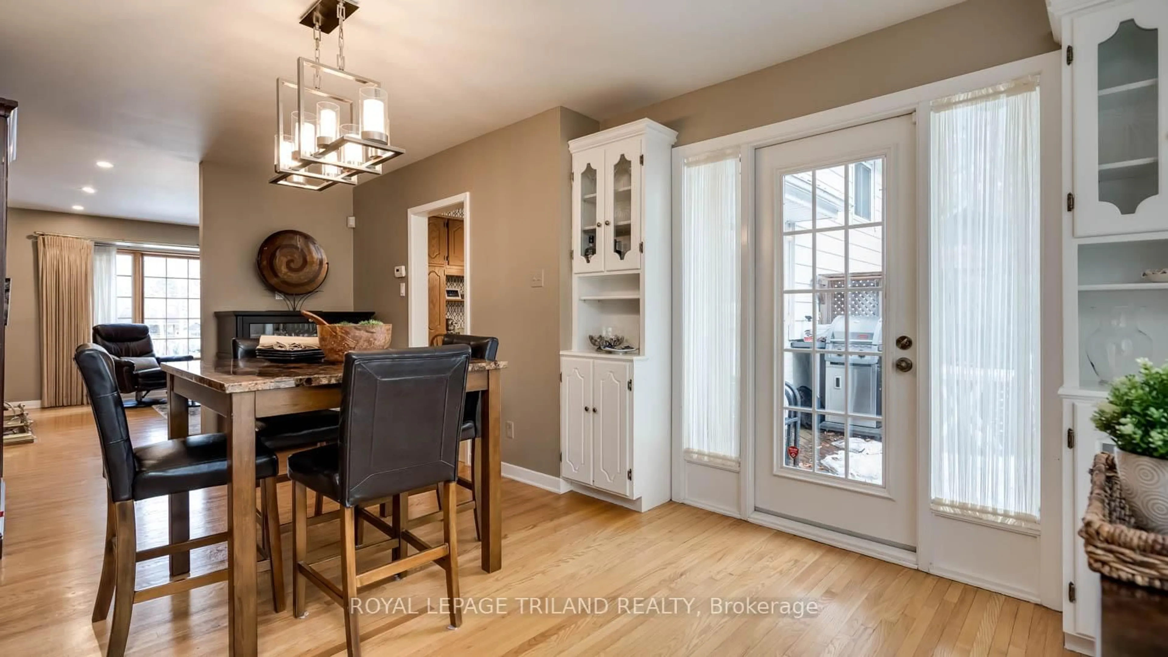 Dining room, wood/laminate floor for 7 Briarhill Pl, London East Ontario N5Y 1P7