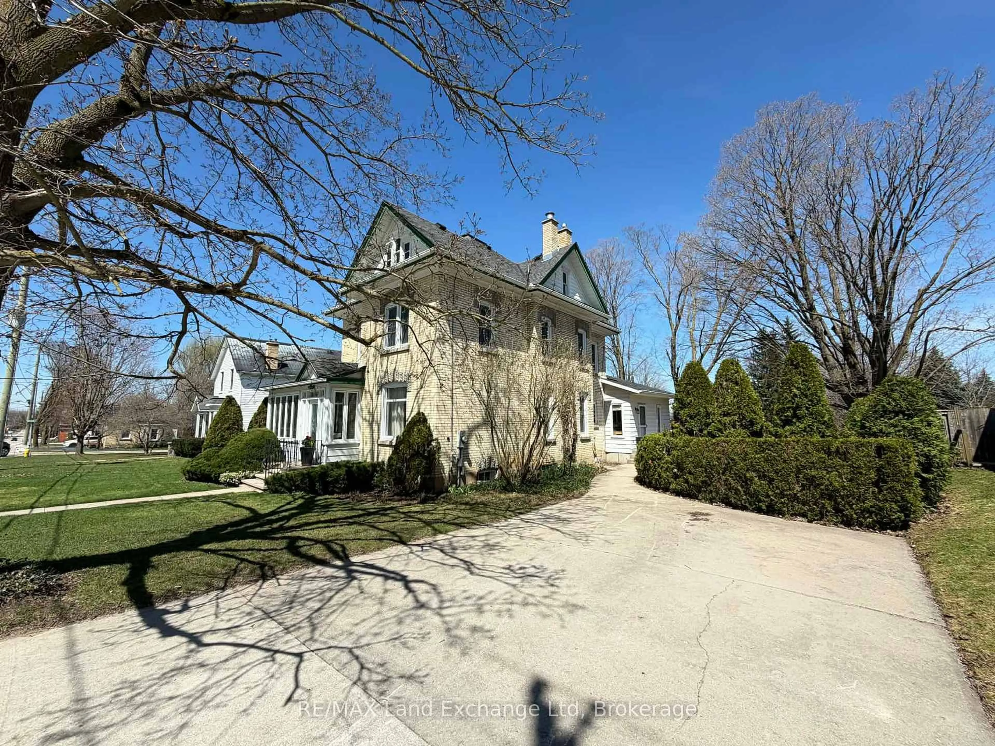 A pic from outside/outdoor area/front of a property/back of a property/a pic from drone, street for 85 Patrick St, North Huron Ontario N0G 2W0