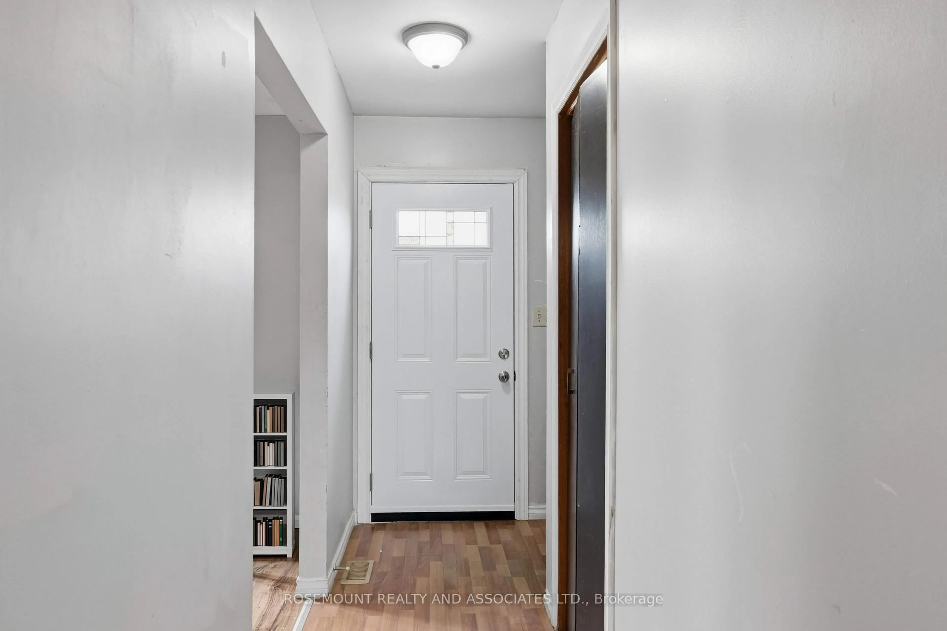 Indoor entryway for 287 Sutherland Dr, Kingston Ontario K7K 5Y6