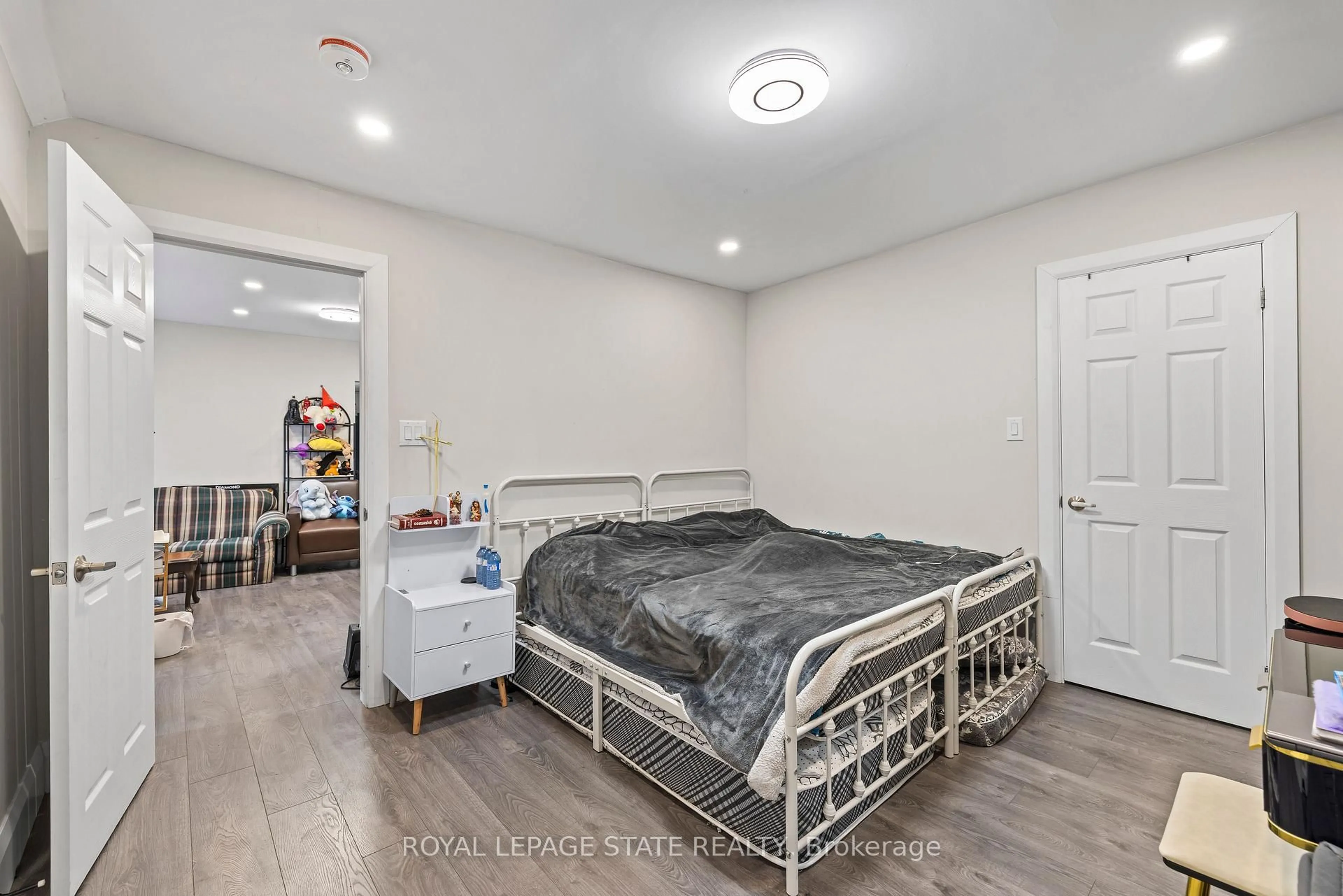 Bedroom with bed, unknown for 313 Gilmore Rd, Fort Erie Ontario L2A 2M9