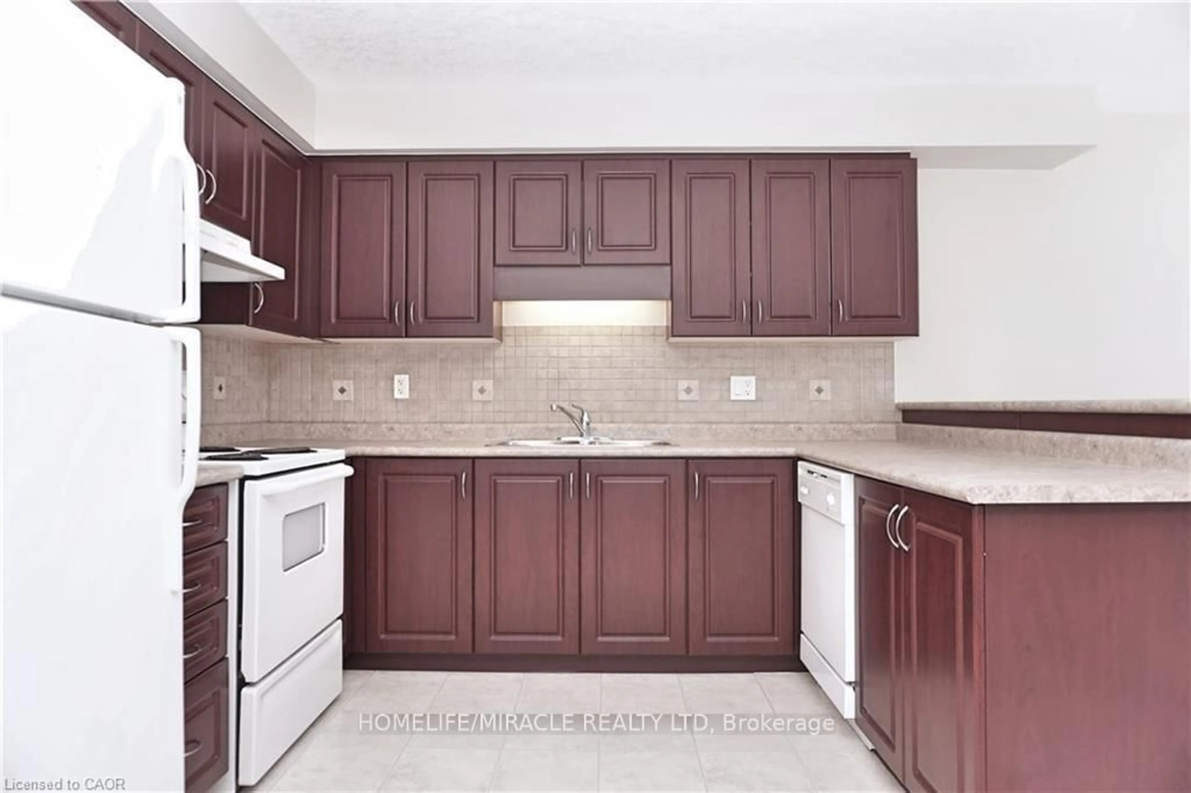 Standard kitchen, ceramic/tile floor for 40 Madeleine St, Kitchener Ontario N2R 1V4