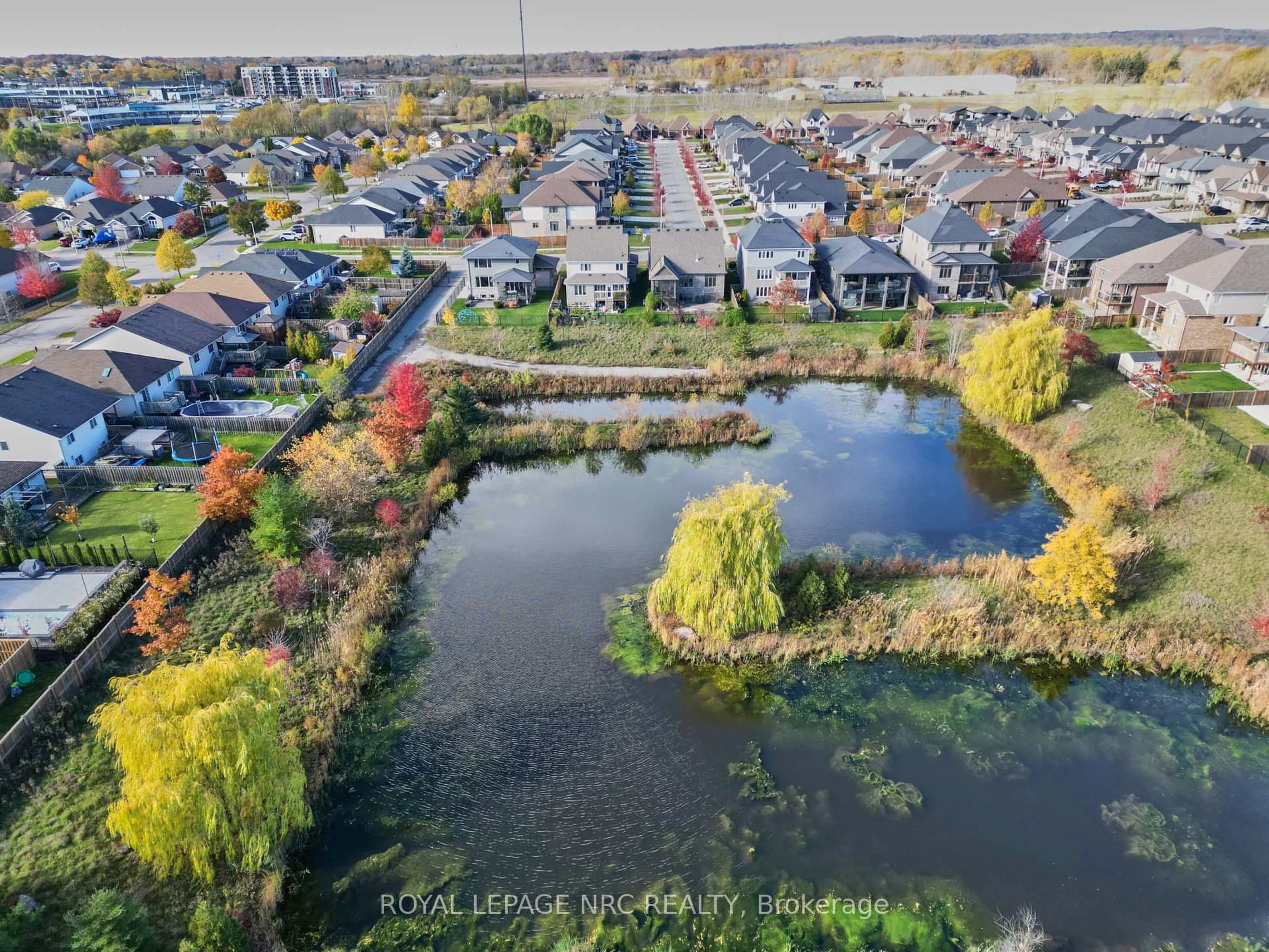 A pic from outside/outdoor area/front of a property/back of a property/a pic from drone, water/lake/river/ocean view for 80 Days Ave, Thorold Ontario L2V 0E6