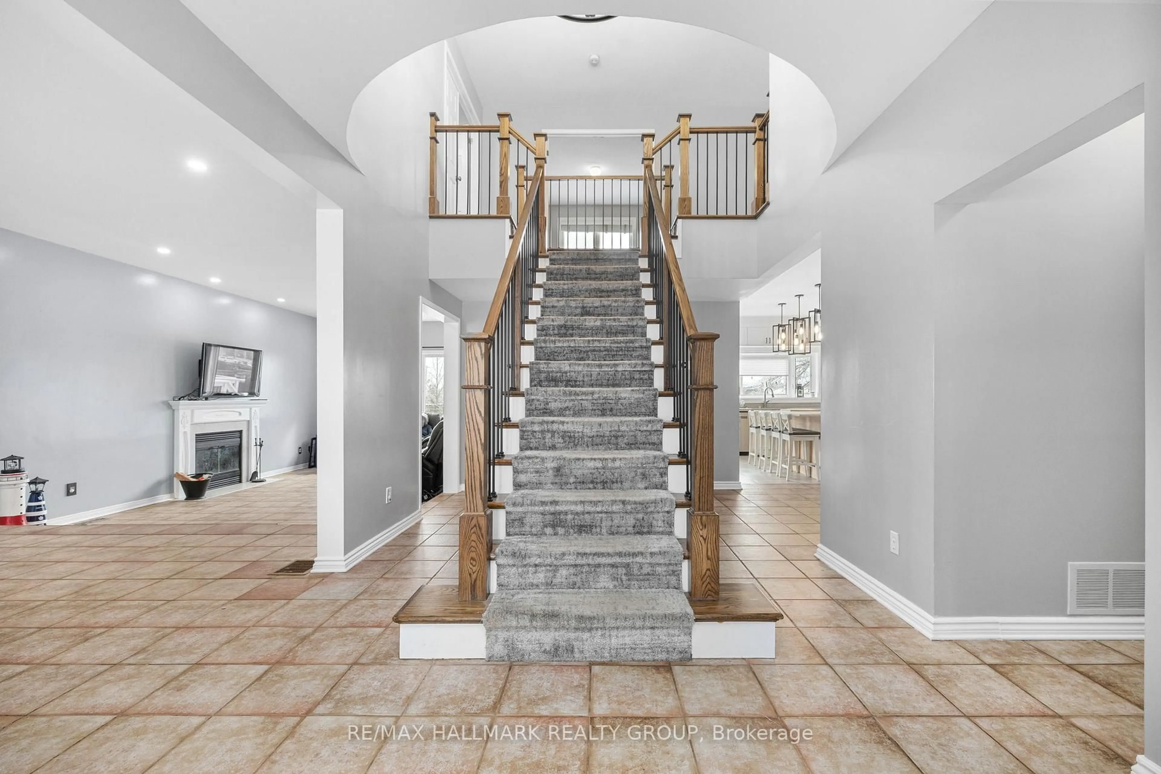 Indoor foyer for 1421 Talcy Cres, Ottawa Ontario K4A 3C6