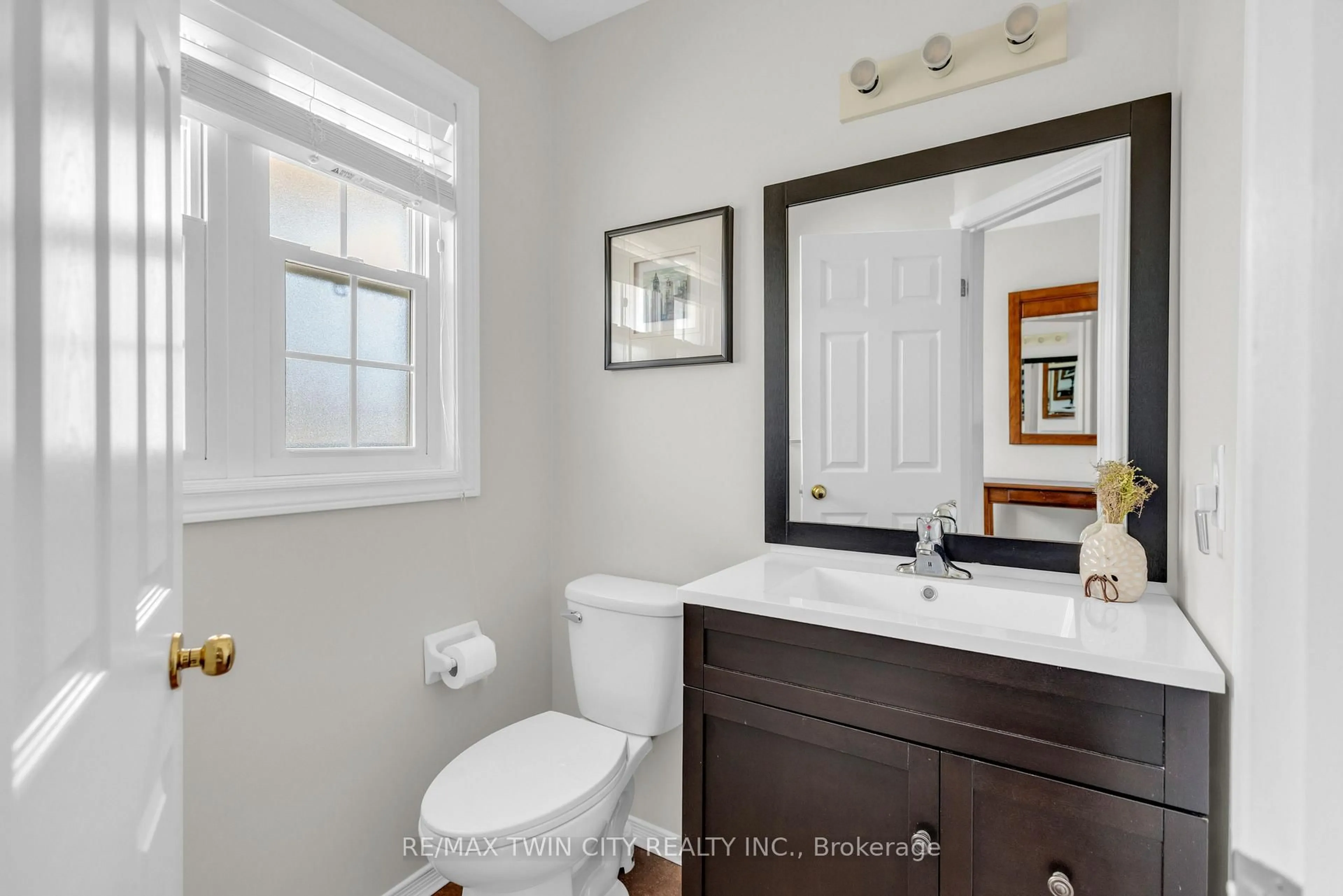 Standard bathroom, ceramic/tile floor for 22 Dahlia St, Kitchener Ontario N2E 4A9