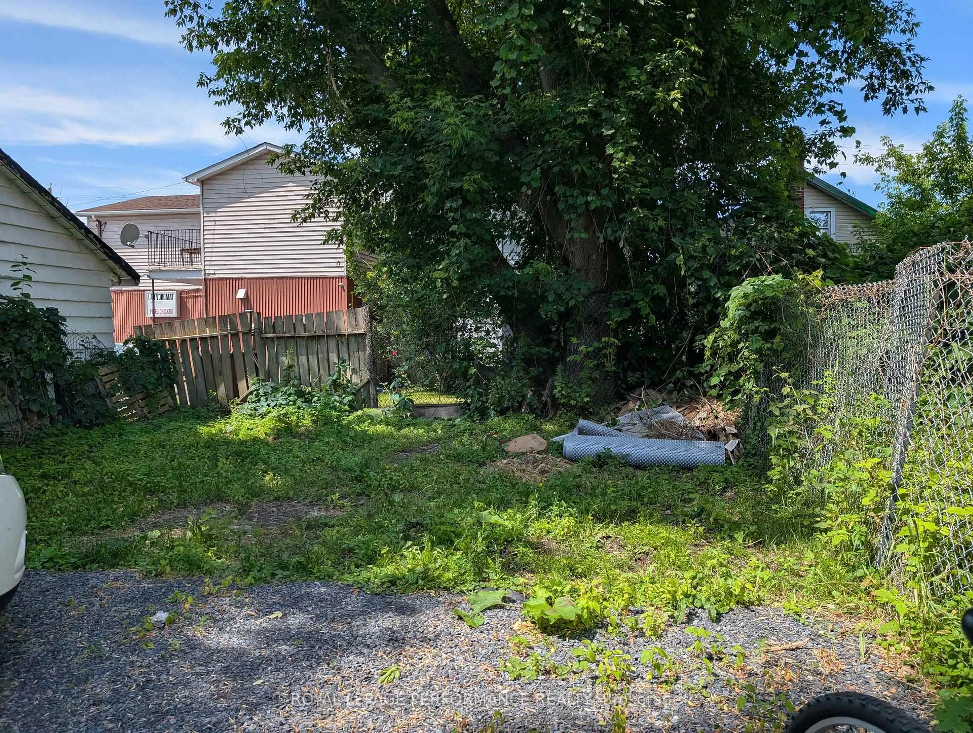 A pic from outside/outdoor area/front of a property/back of a property/a pic from drone, street for 307-309 Prince Arthure St, Cornwall Ontario K6H 4P1