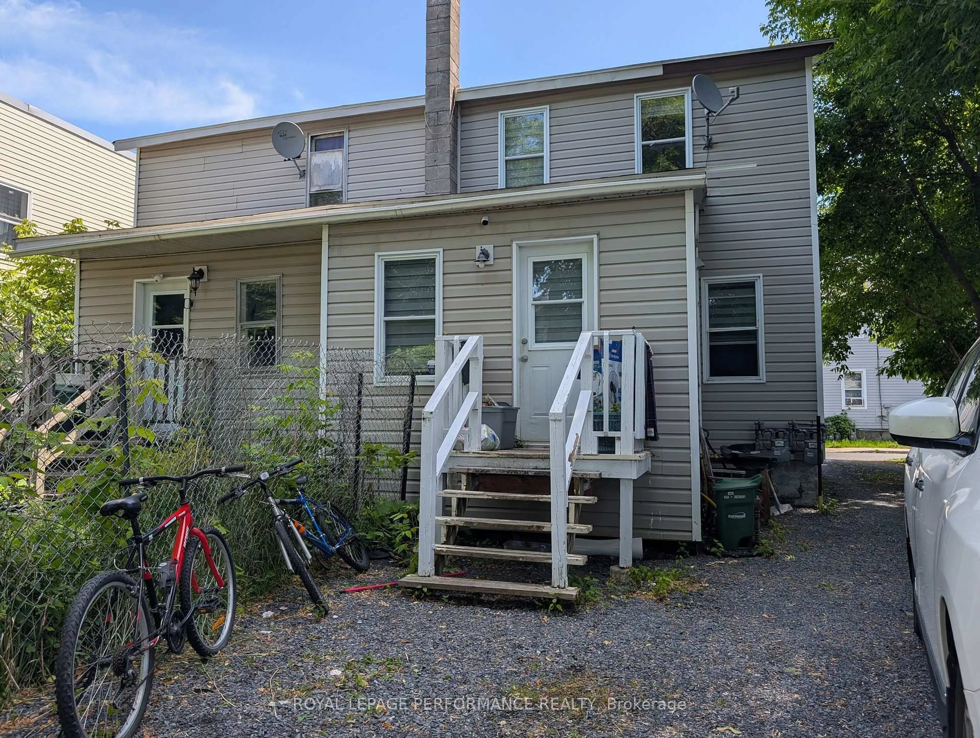 Unknown for 307-309 Prince Arthure St, Cornwall Ontario K6H 4P1