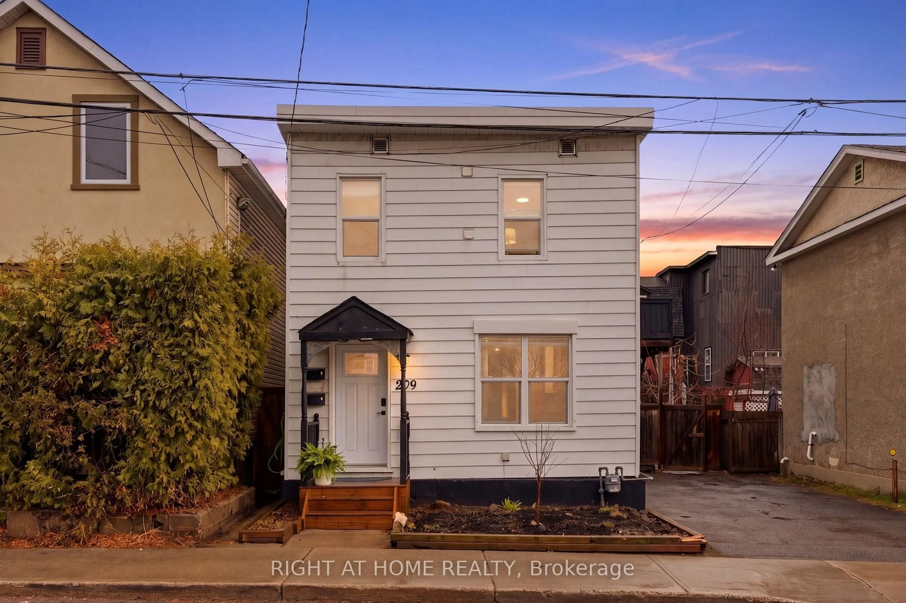 Unknown for 209 Marier Ave, Ottawa Ontario K1L 5R4