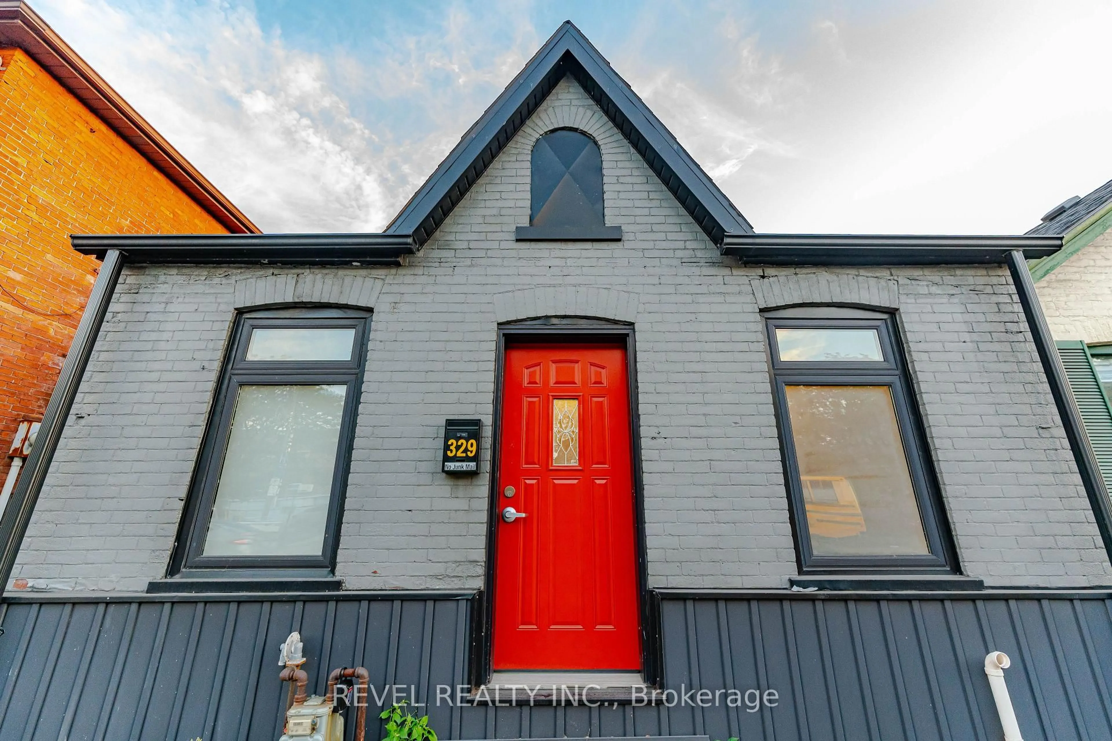 Unknown for 329 Main St, Hamilton Ontario L8P 1K1