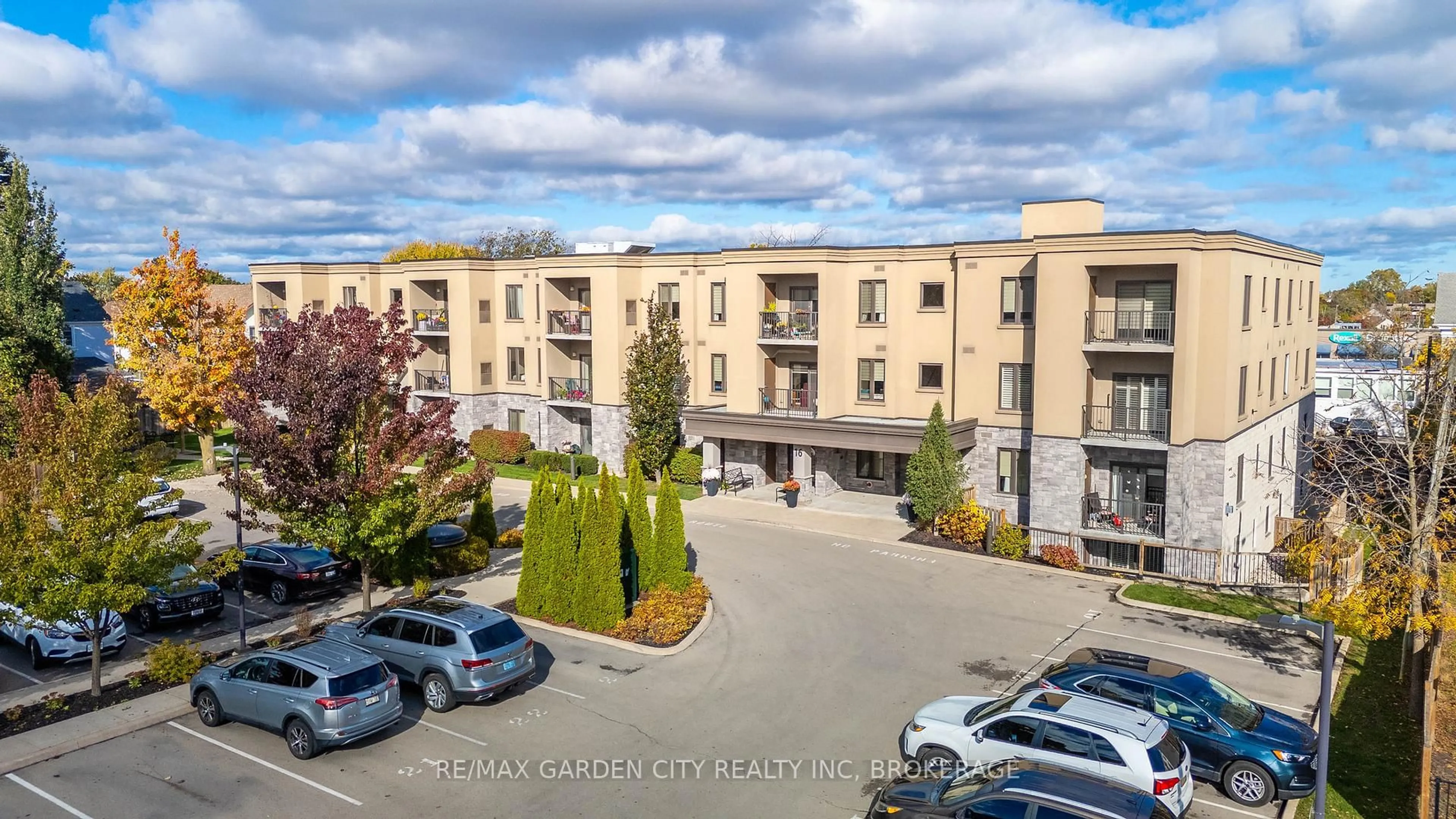 A pic from outside/outdoor area/front of a property/back of a property/a pic from drone, unknown for 16 Sullivan Ave #307, Thorold Ontario L2V 2Y2