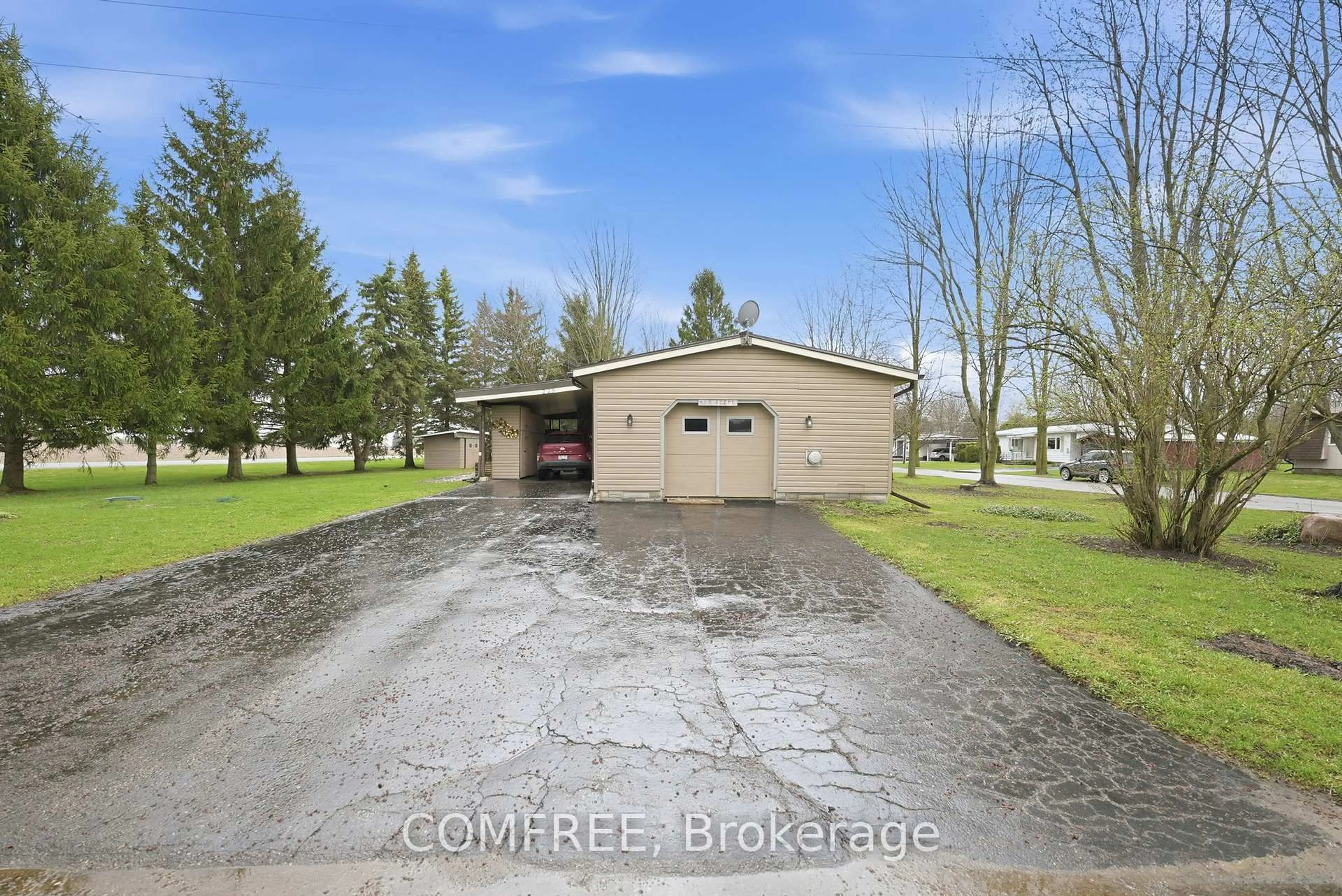 Indoor garage for 229 Beech St, Perth East Ontario N5A 6S6