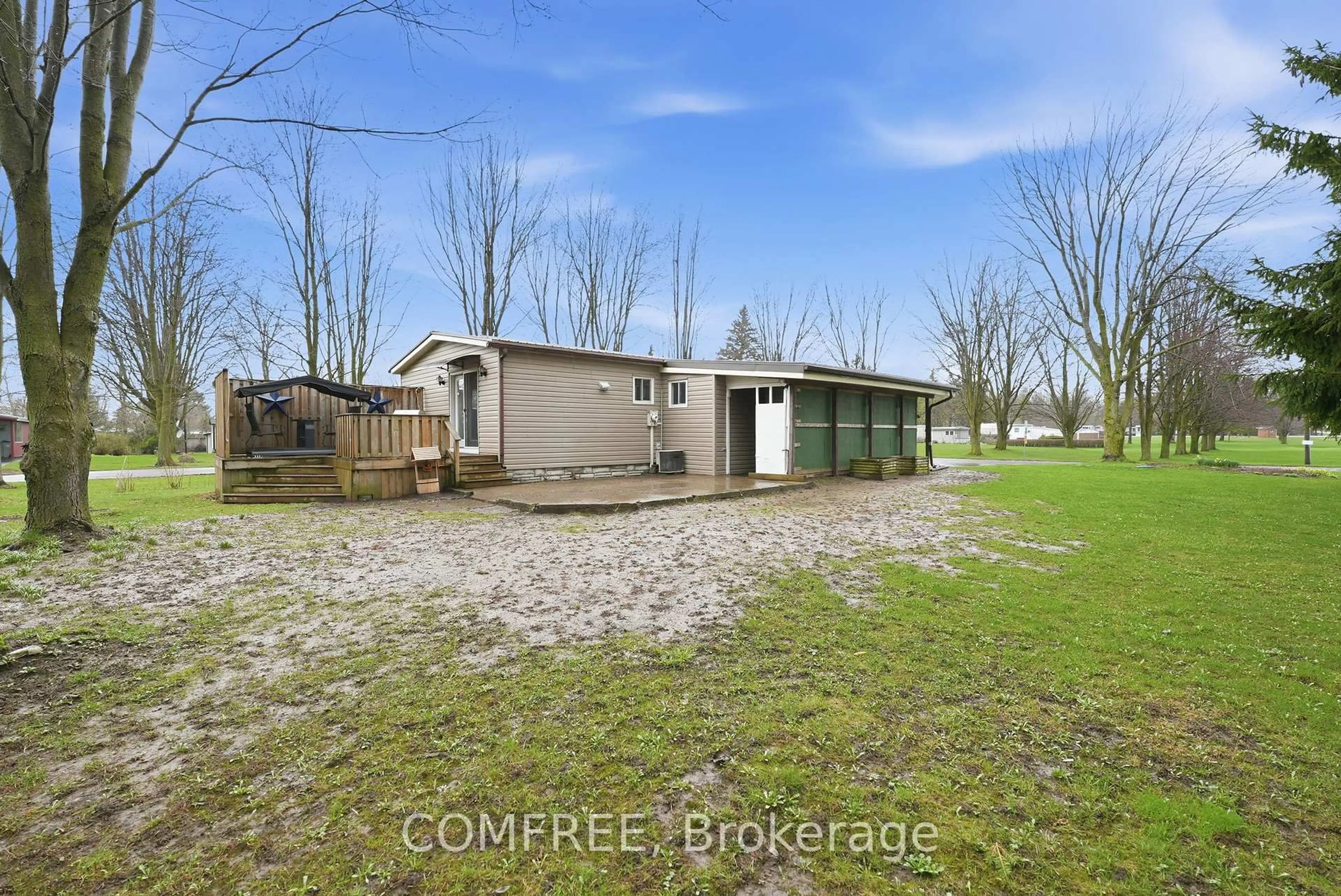 A pic from outside/outdoor area/front of a property/back of a property/a pic from drone, unknown for 229 Beech St, Perth East Ontario N5A 6S6