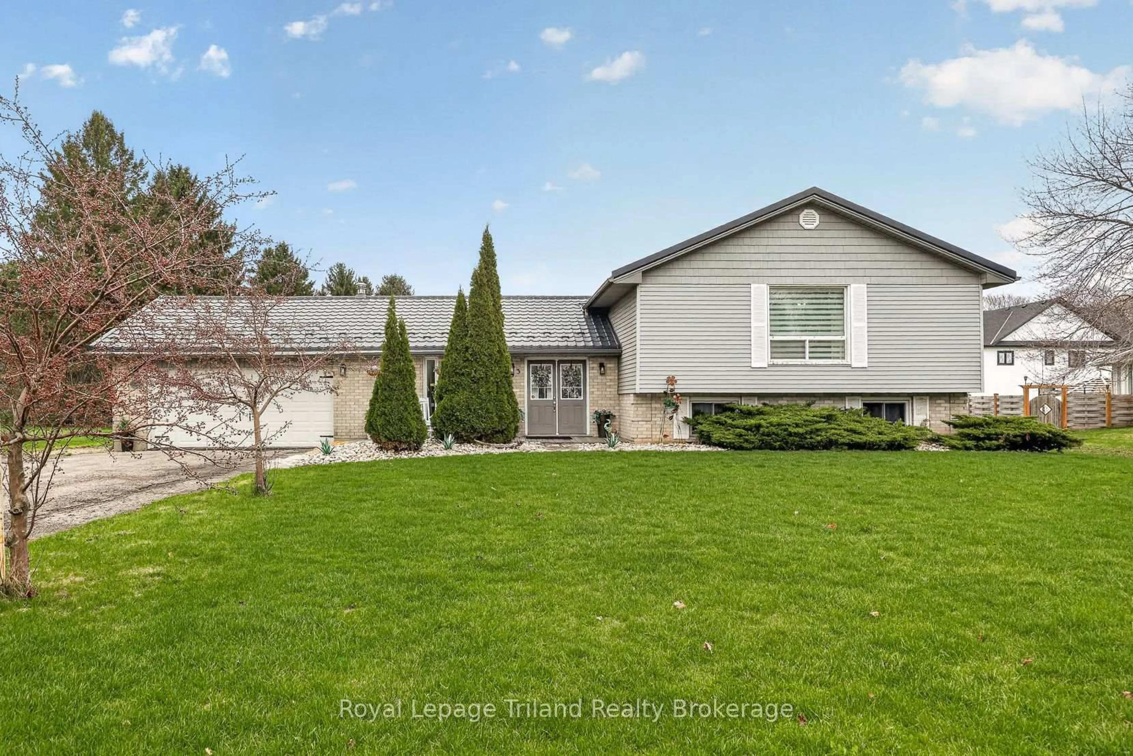 Home with vinyl exterior material, street for 293 Whiting St, Ingersoll Ontario N5C 3P7