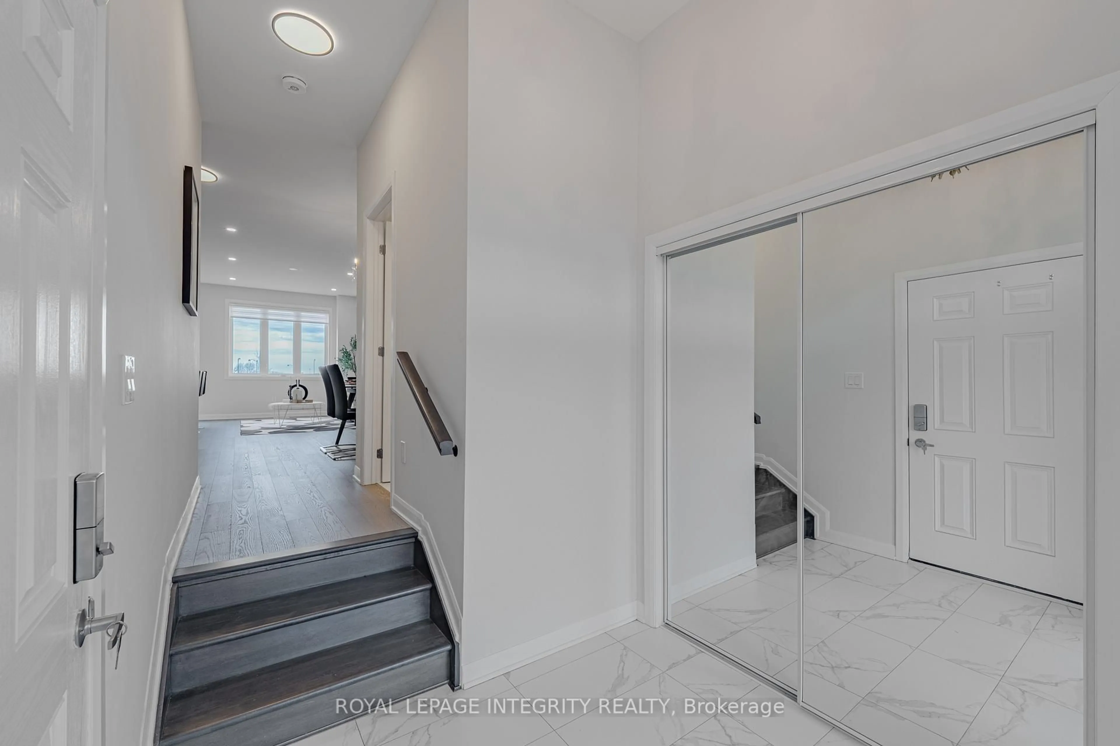 Indoor entryway for 148 Namaste Walk, Ottawa Ontario K2J 6Z4