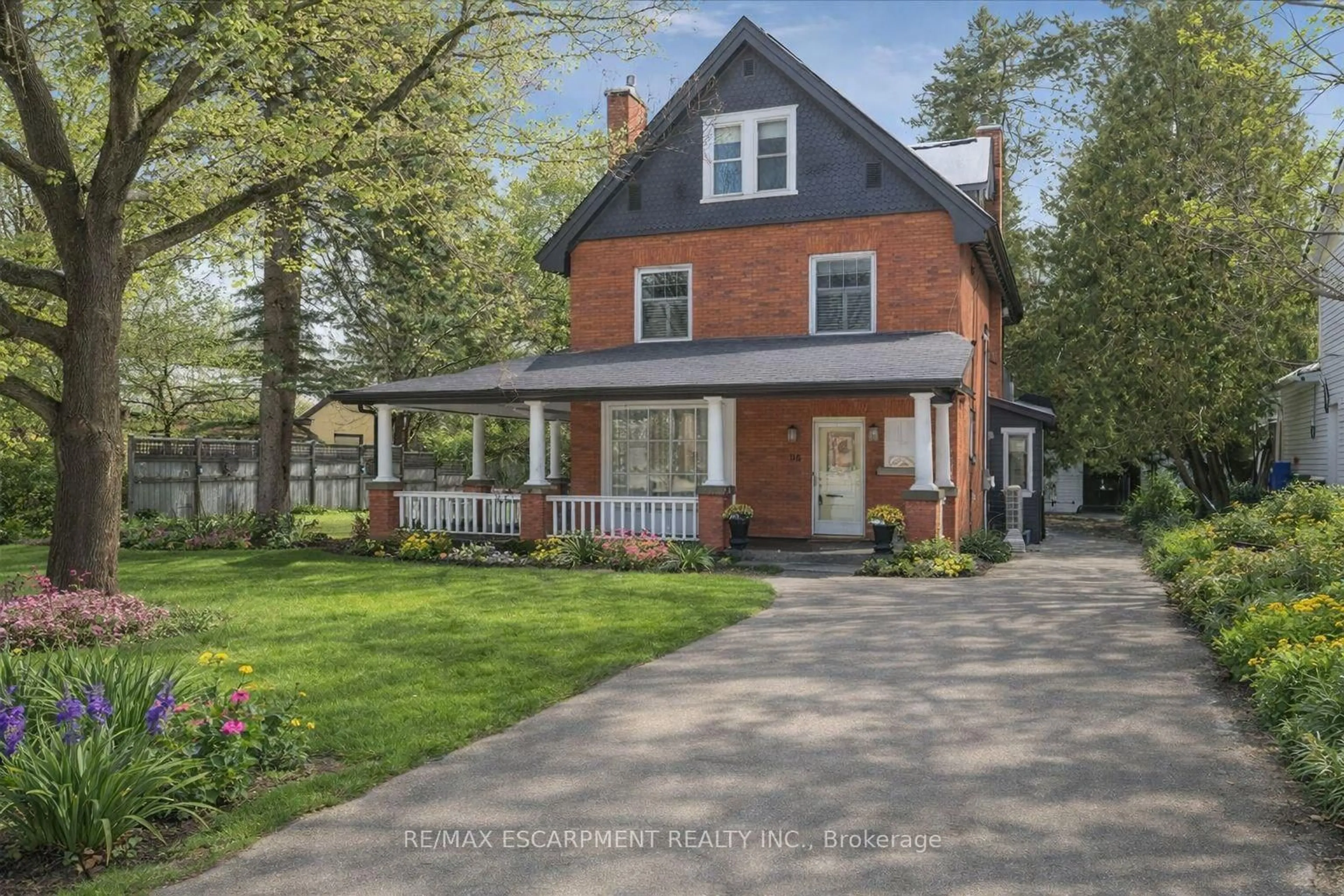 Home with brick exterior material, street for 96 Ontario St, Bracebridge Ontario P1L 2A2