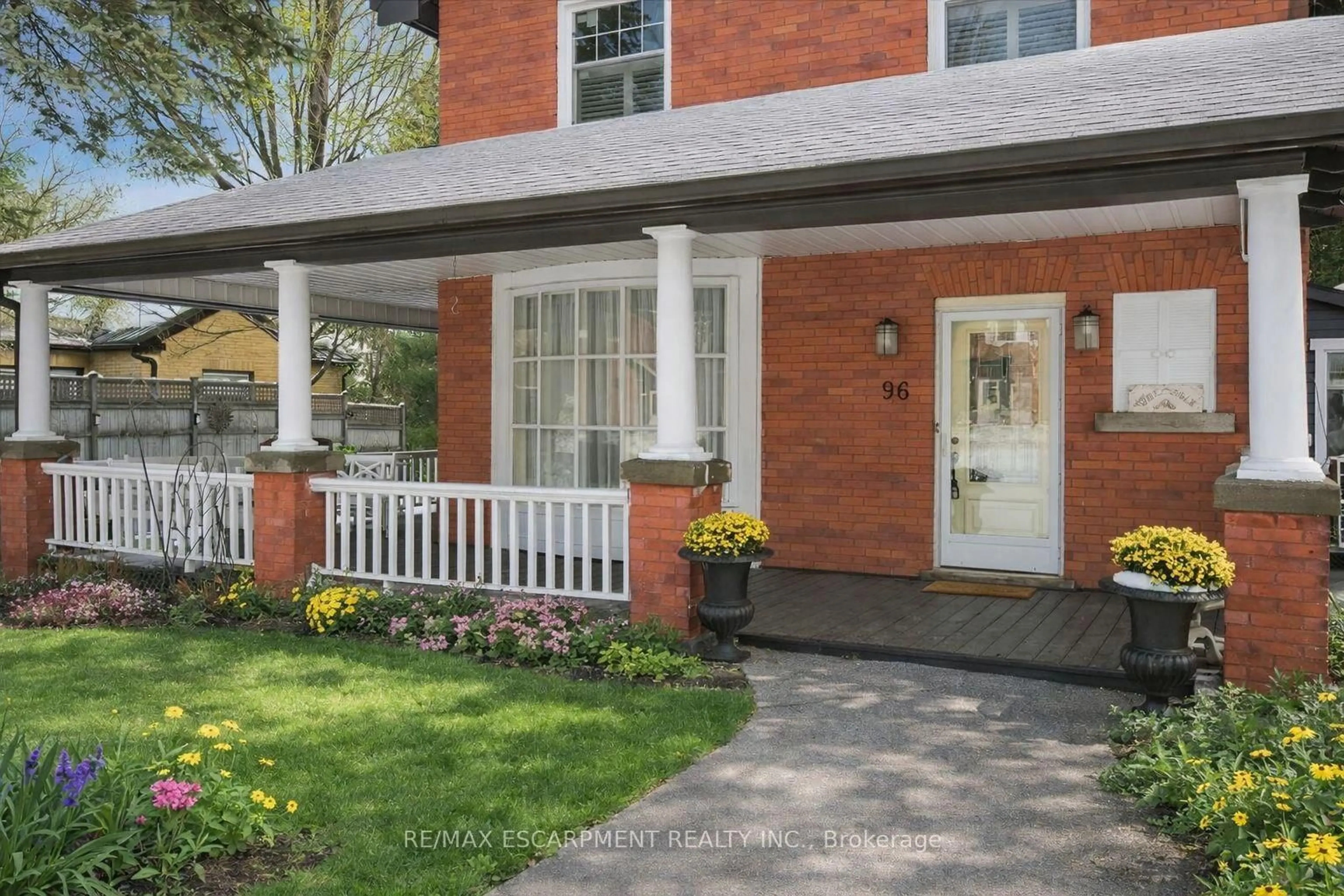 Home with brick exterior material, street for 96 Ontario St, Bracebridge Ontario P1L 2A2