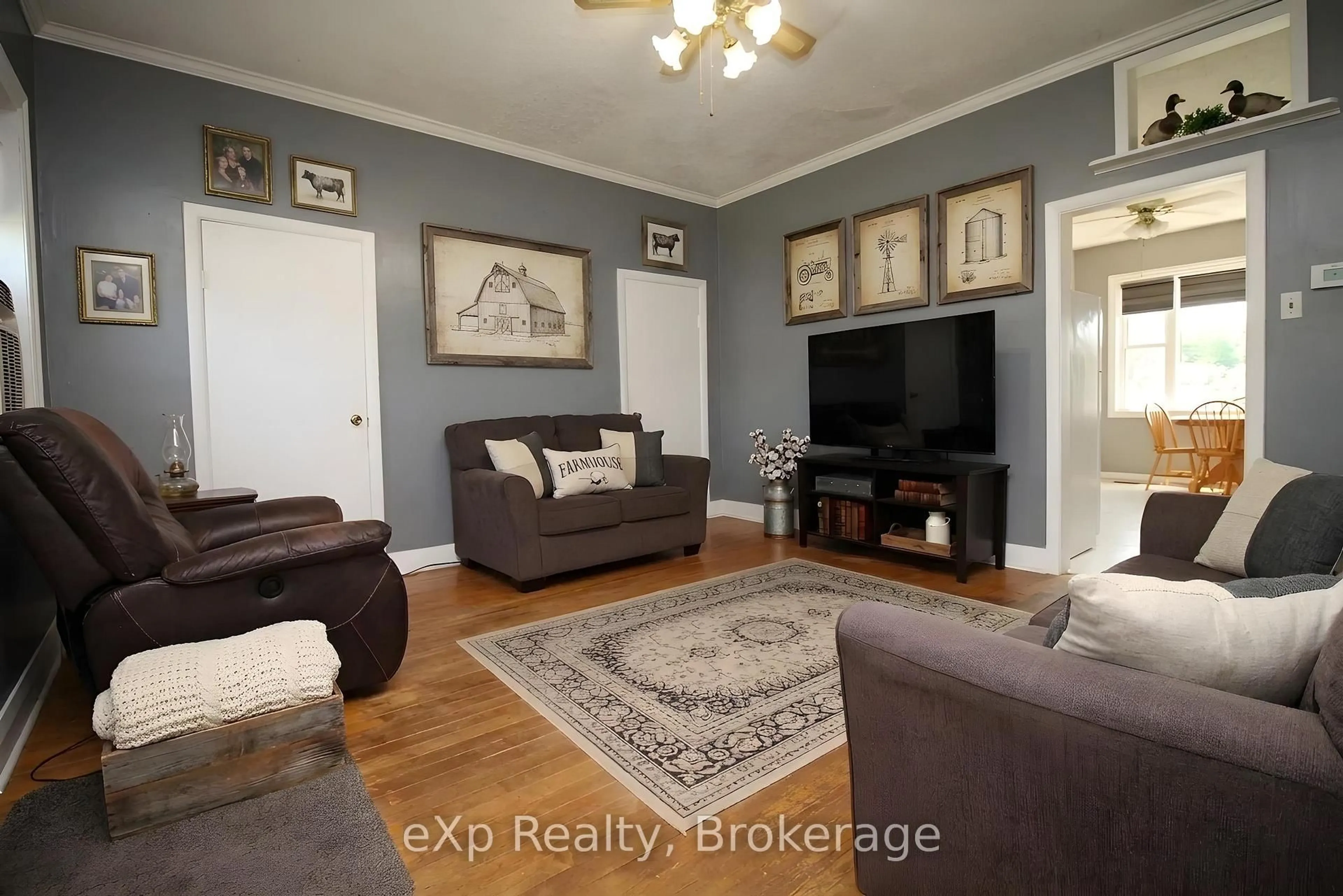 Living room with furniture, unknown for 125 Lake Dr, West Grey Ontario N0C 1H0