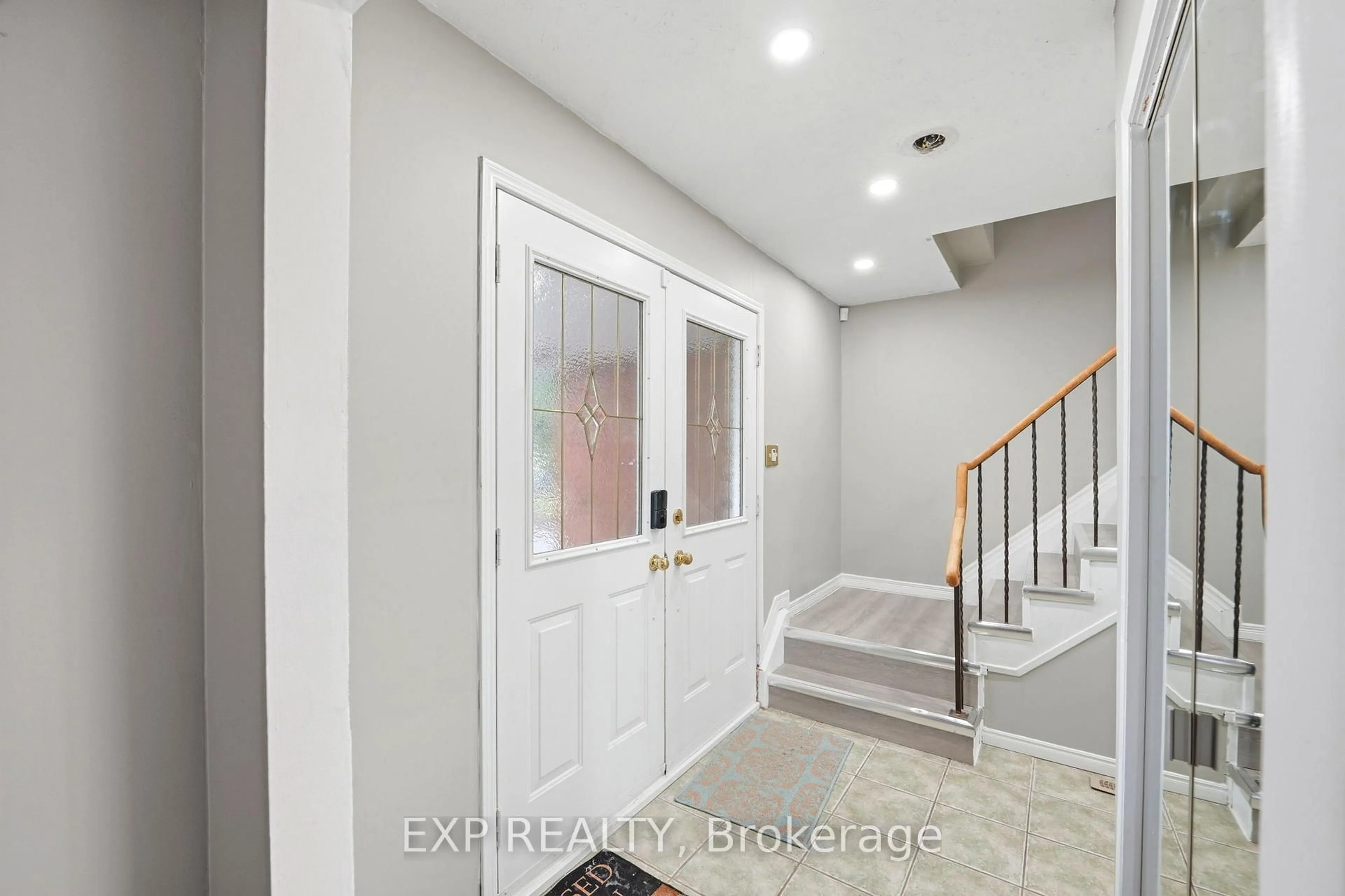 Indoor entryway for 1 Nordale Crt, Kawartha Lakes Ontario K9V 4V4