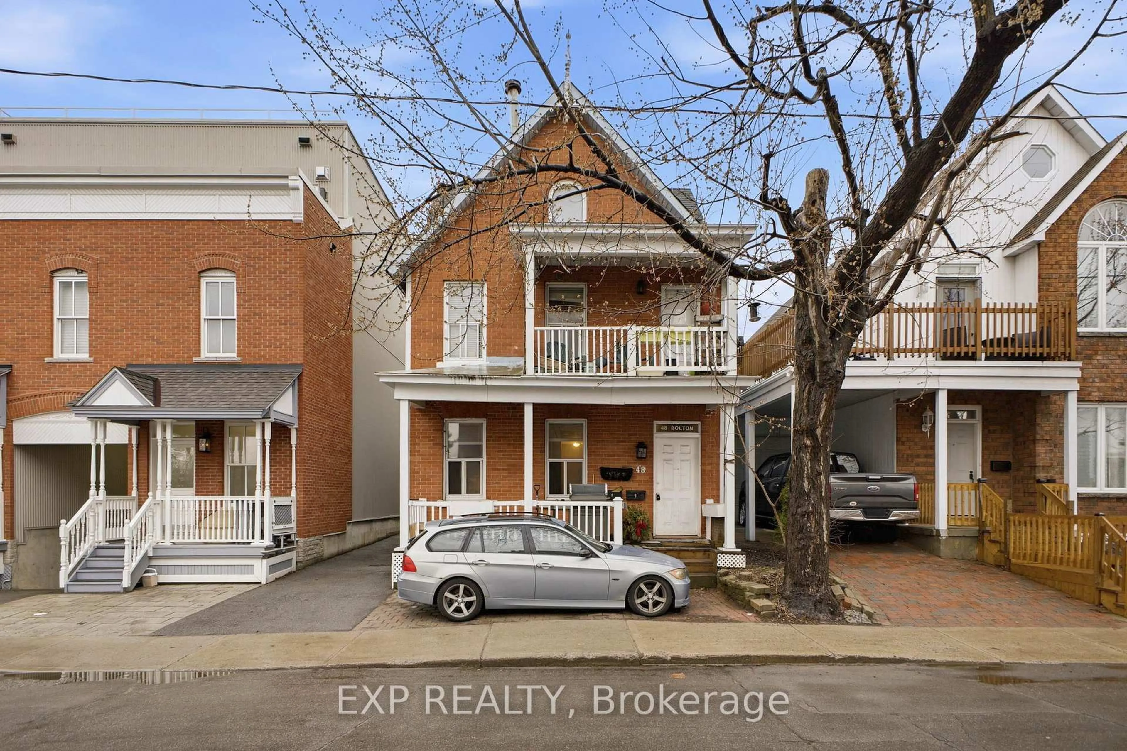 A pic from outside/outdoor area/front of a property/back of a property/a pic from drone, street for 48 Bolton St, Ottawa Ontario K1N 5A9