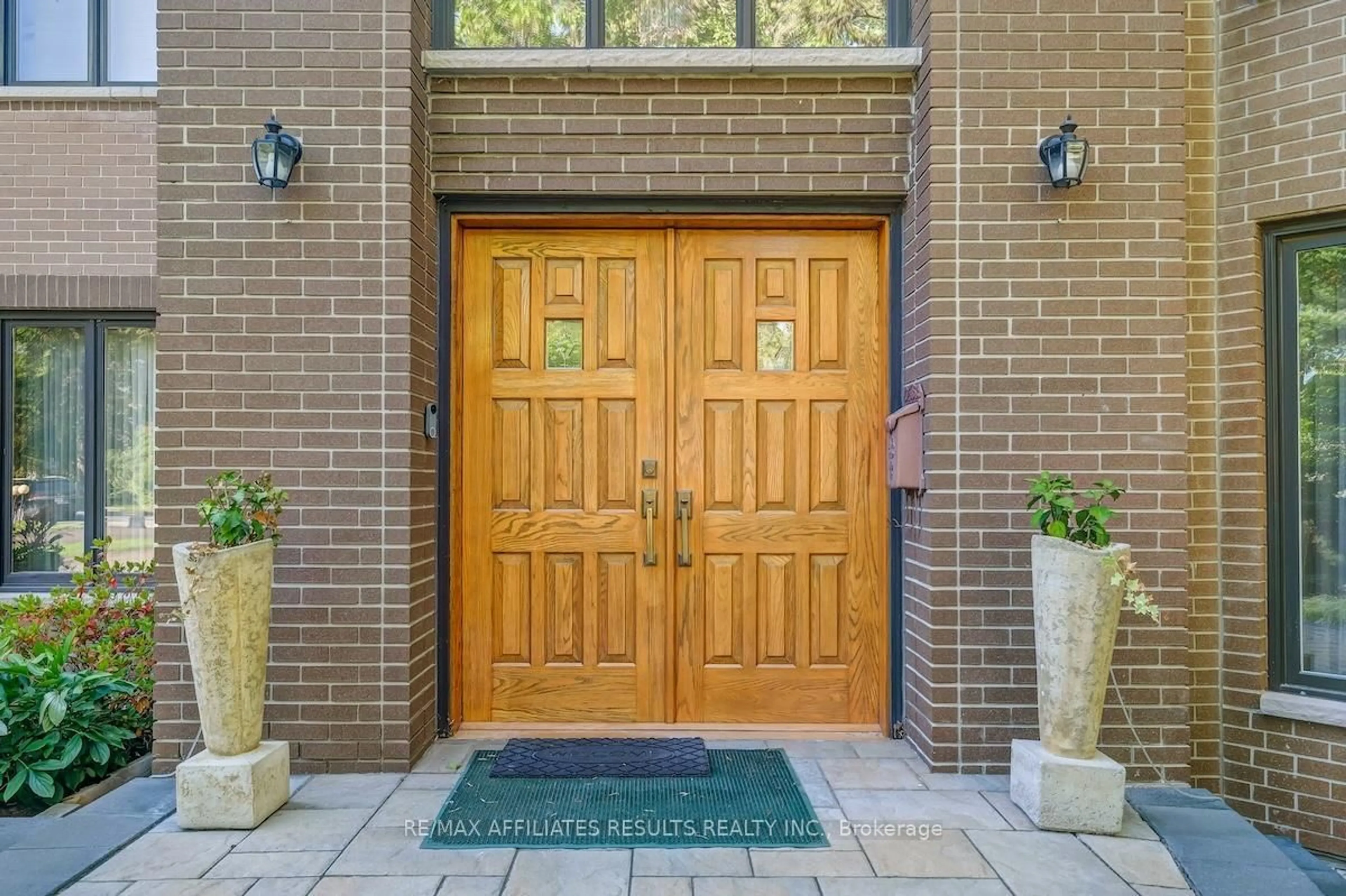 Indoor entryway for 30 Pentland Cres, Ottawa Ontario K2K 1V5