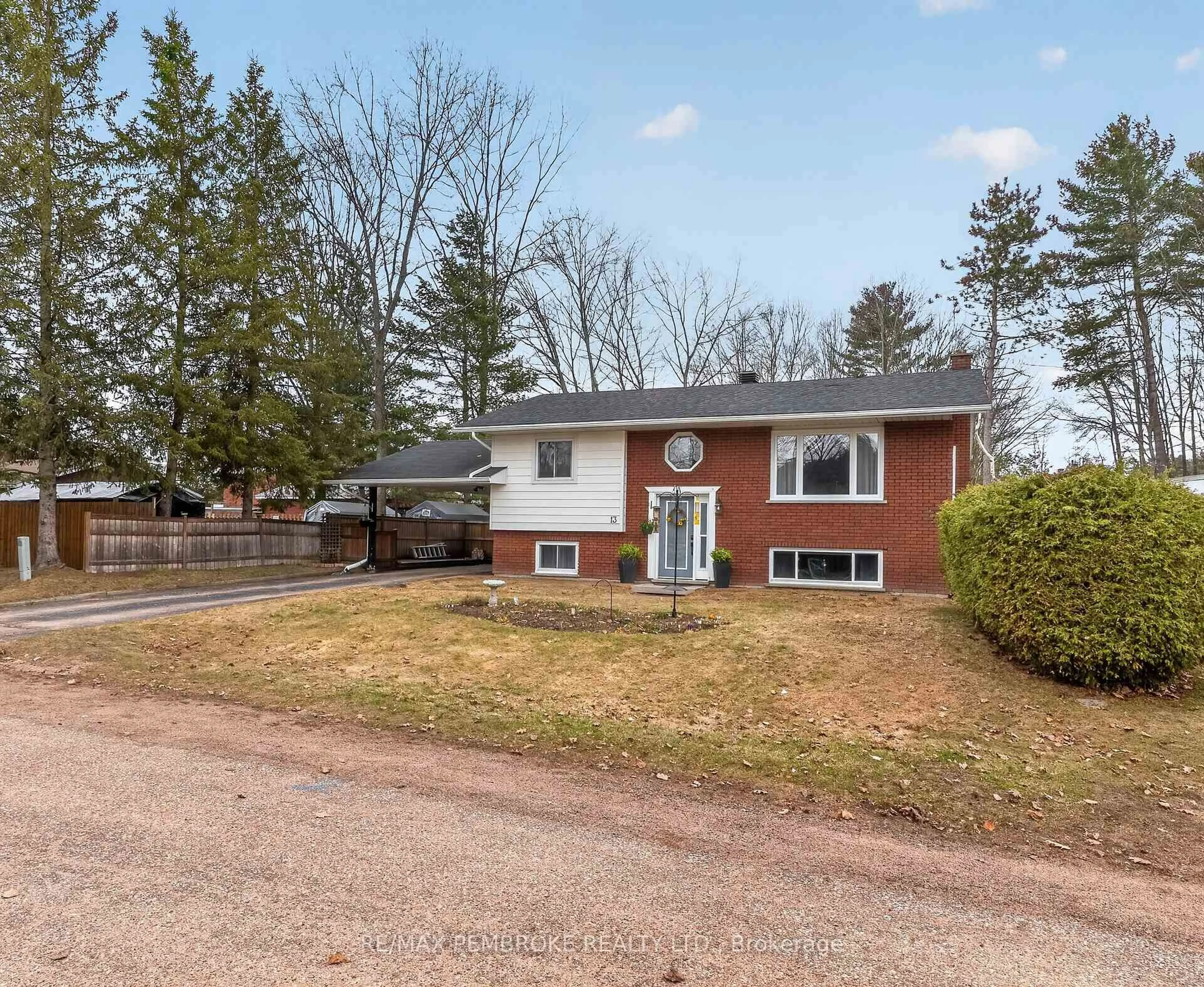 Unknown for 13 Point Cres, Petawawa Ontario K8H 3G1